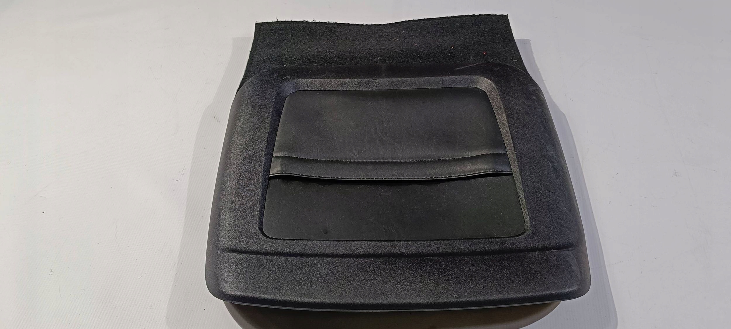 side rear part panel cover seat driver´s left Dodge Challenger 2015