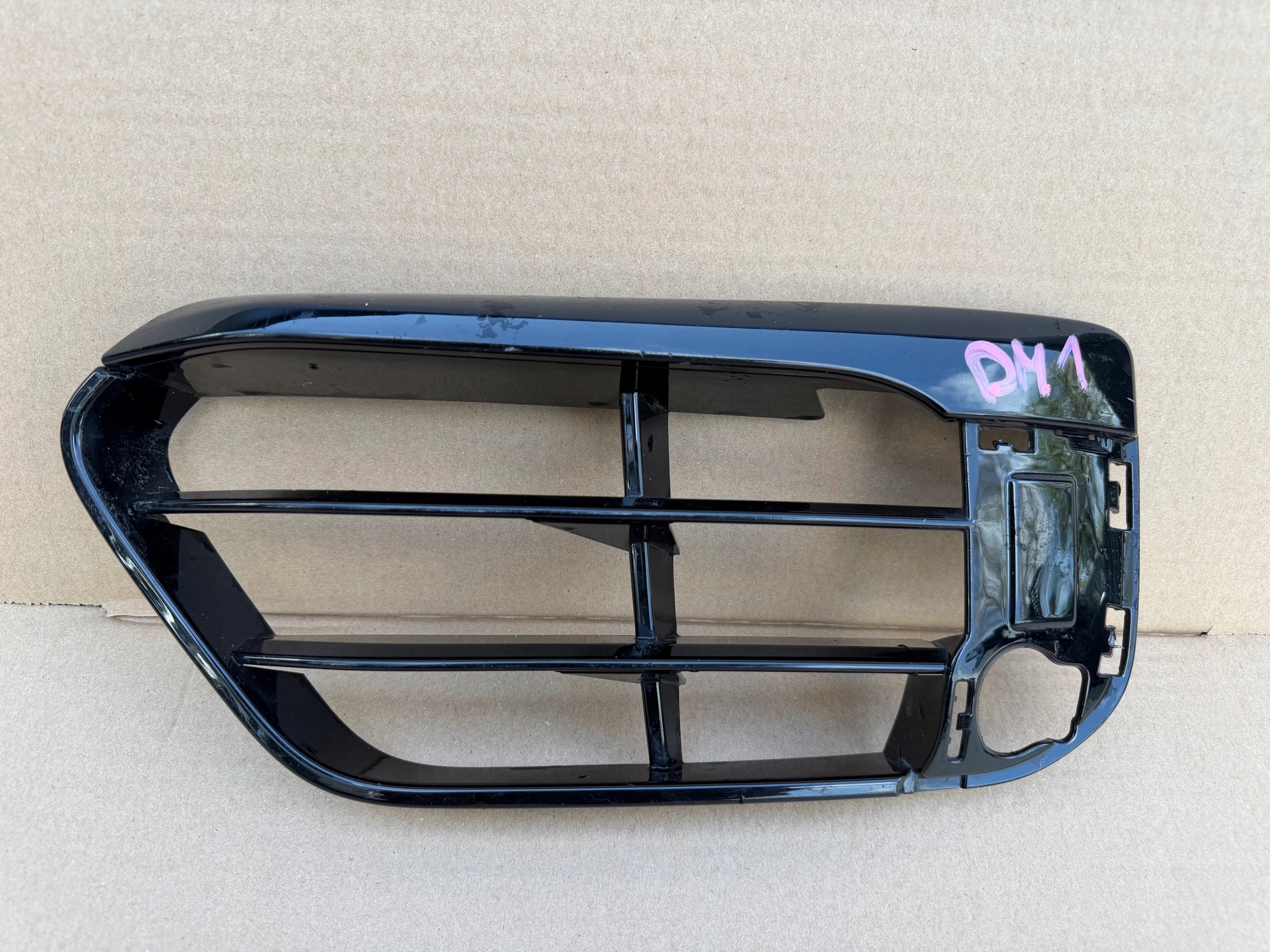 BMW X1 F48 15- grid of a bumper left front 51117383355
