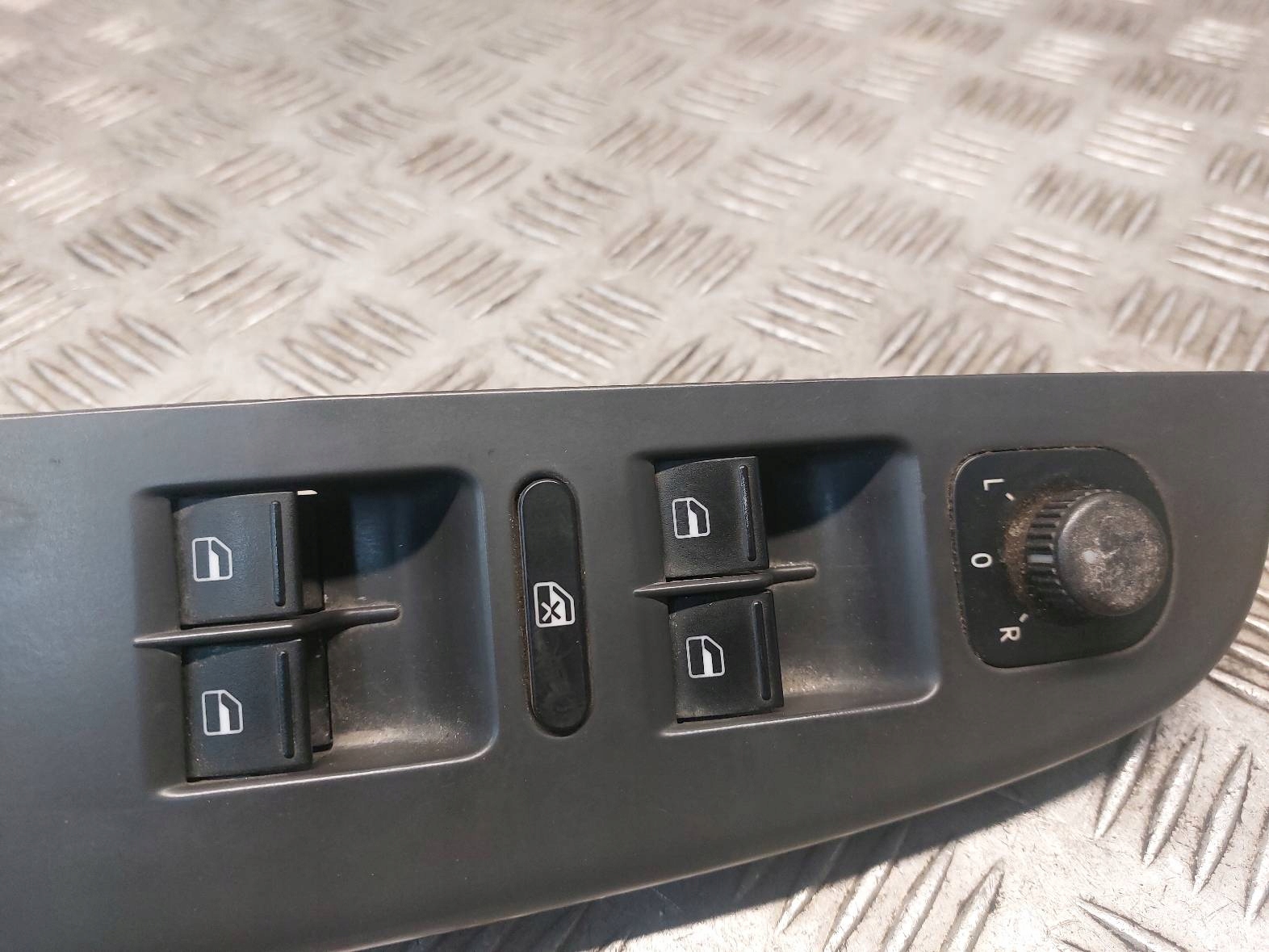 window control switch left front VOLKSWAGEN JETTA V 1K4868049C 1K4959857C