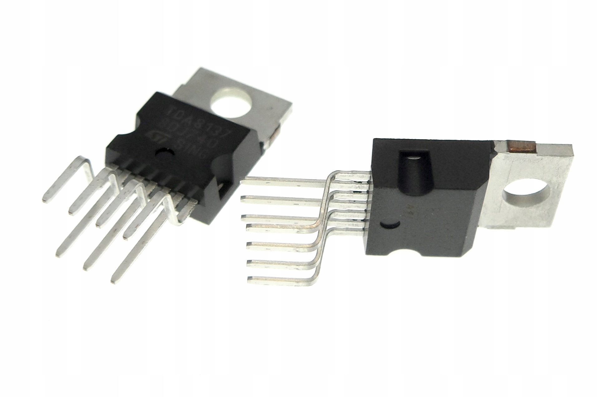 [STcs] TDA8137 stabilizator 2x5V 1A reset