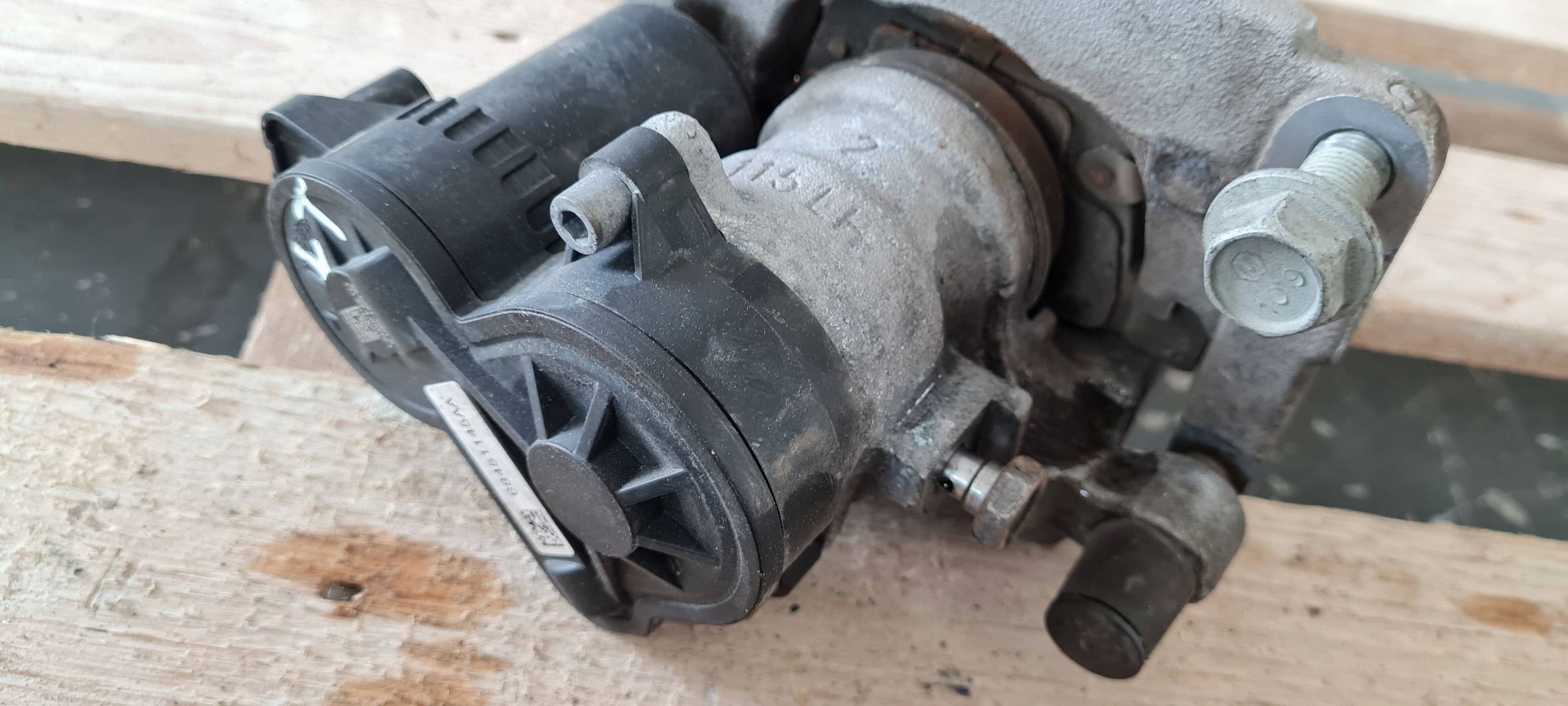 Chrysler Pacifica 2022 caliper brake left rear part rear 68451145AA