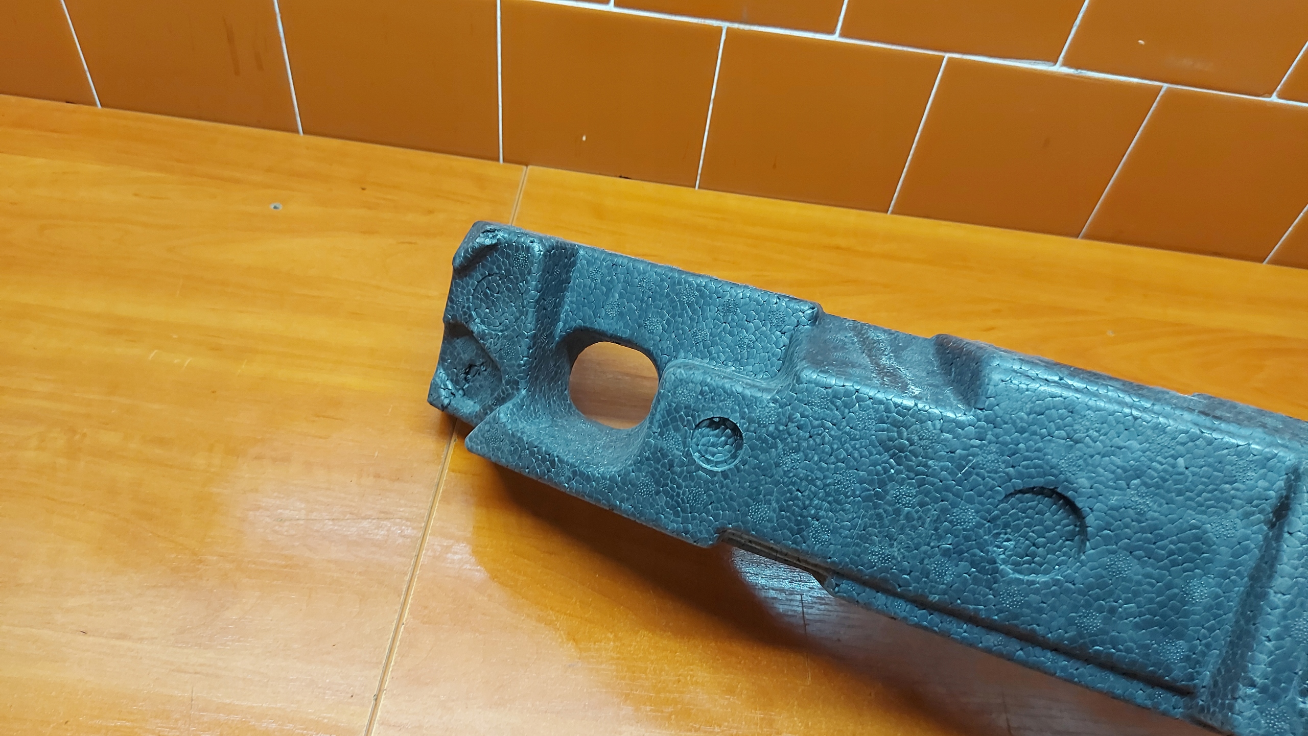 ABSORBER Polystirén nárazníku předek TOYOTA COROLLA E21 19- KOMBI HB