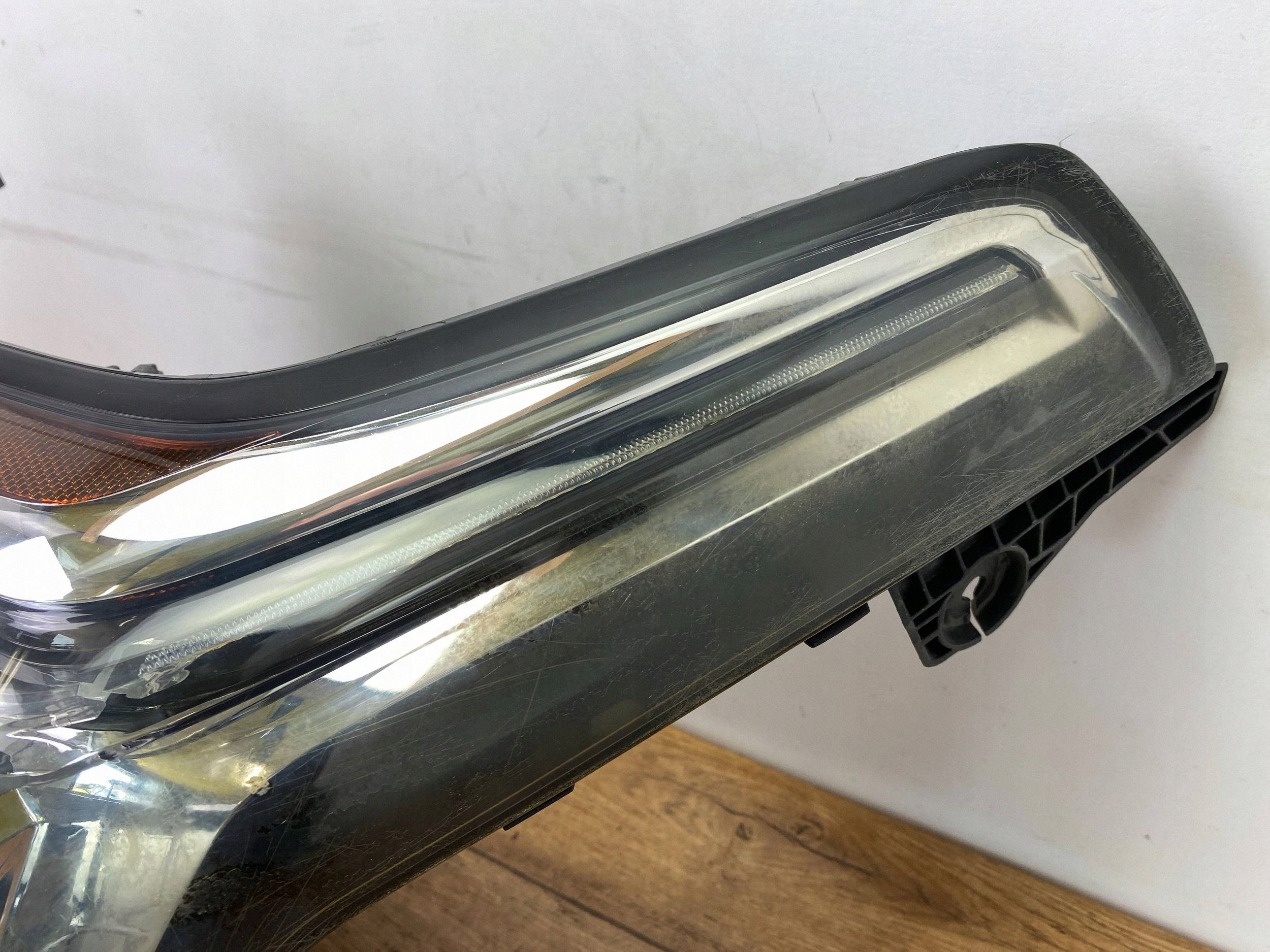 Reflektor light front right Cadillac Escalade IV 2015+