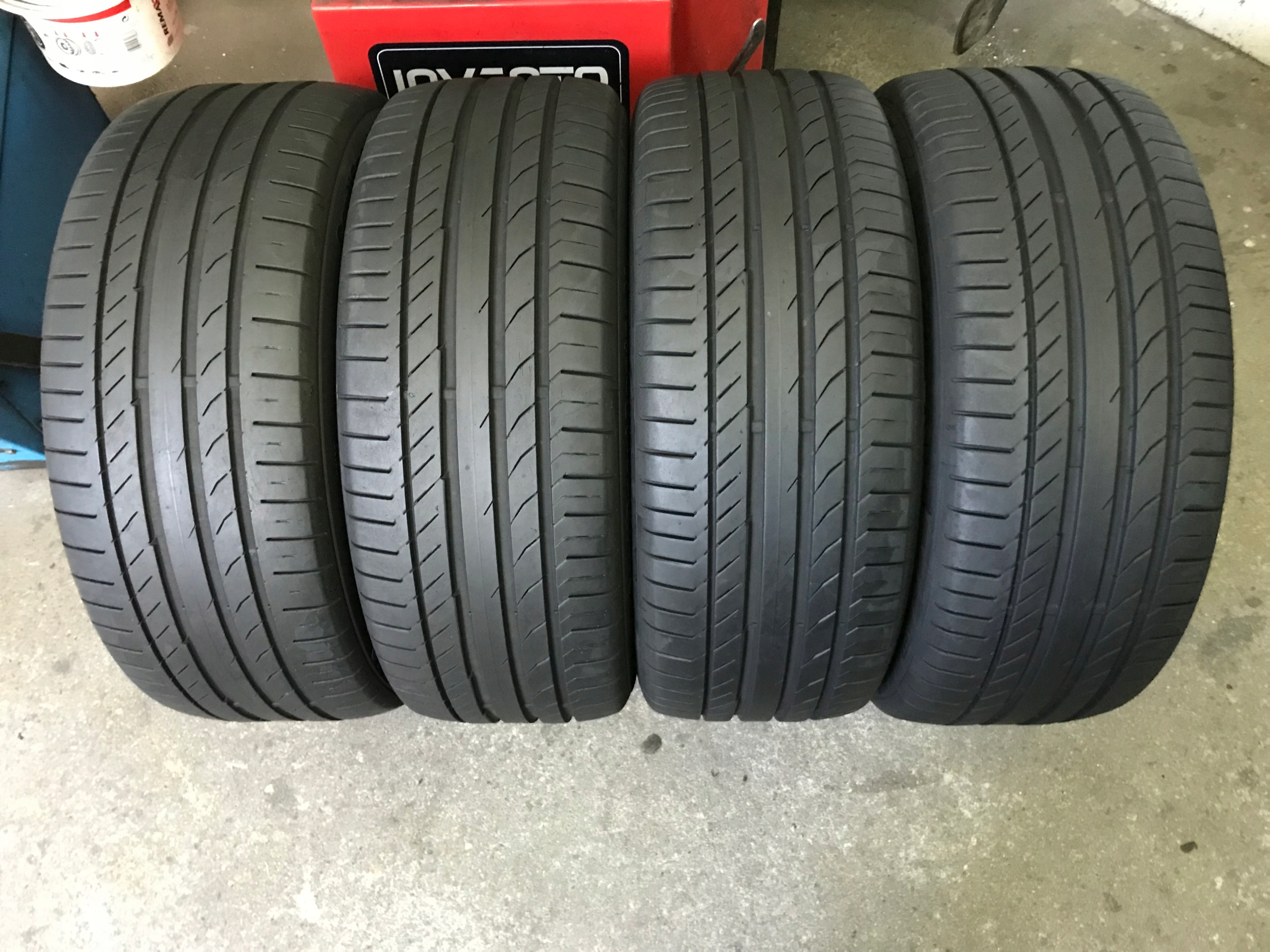 4 летние шины 235 / 50r18 Continental ContiSportC.5