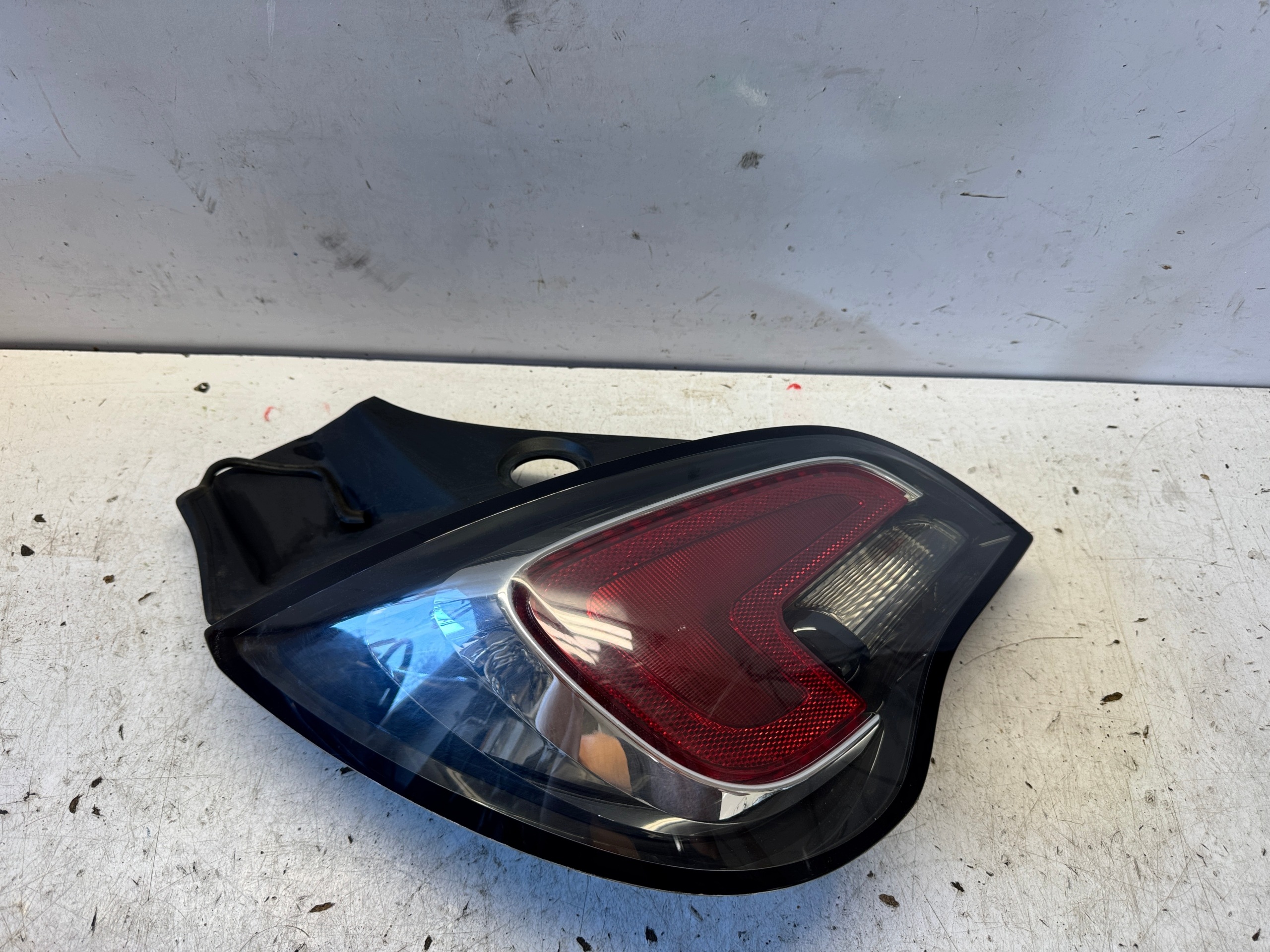 OPEL ADAM light W fender left rear left rear part normal for ZAROWKI 13354582