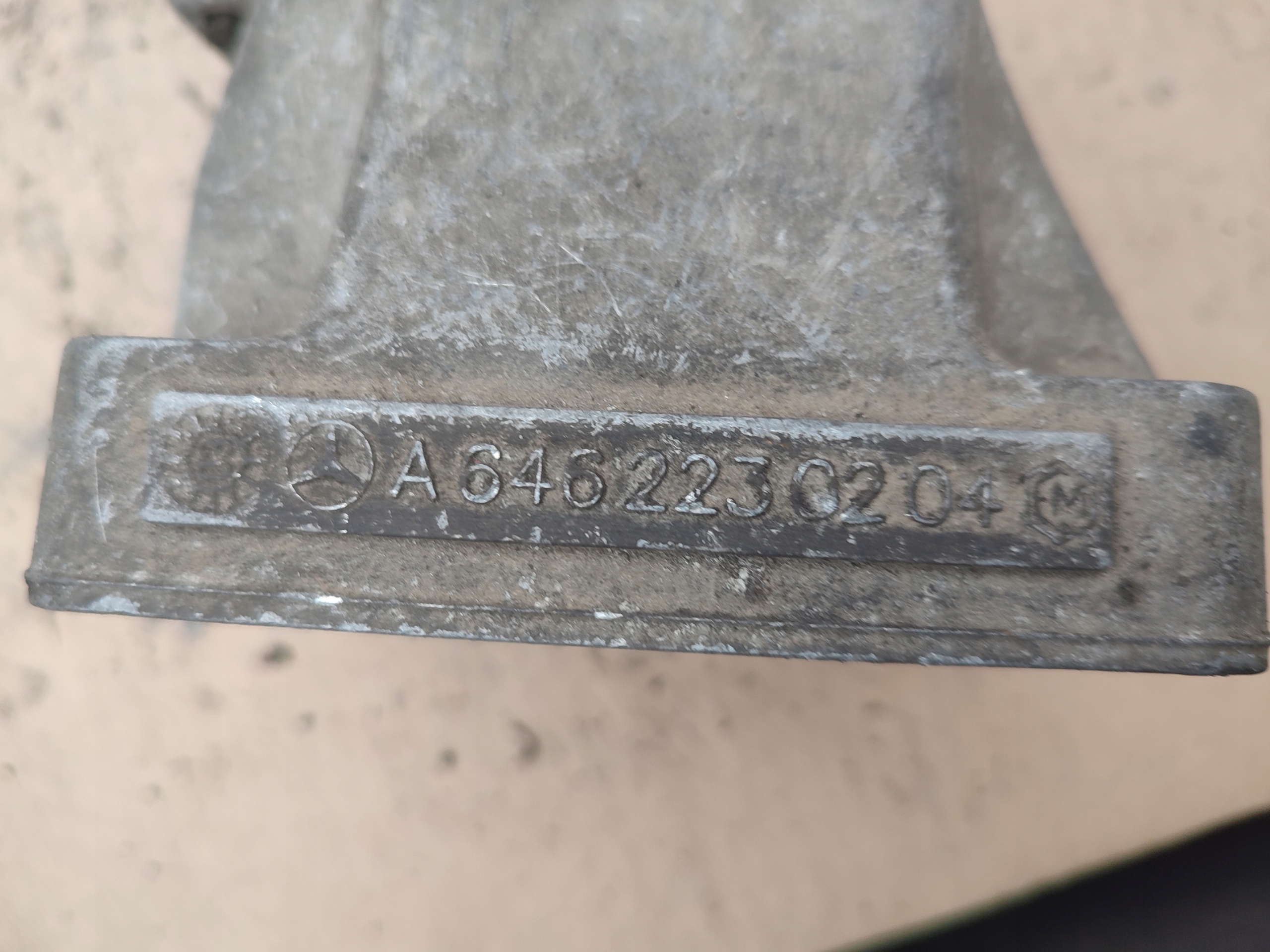 engine mount MERCEDES VITO 639 2.2 CDI A6462230204