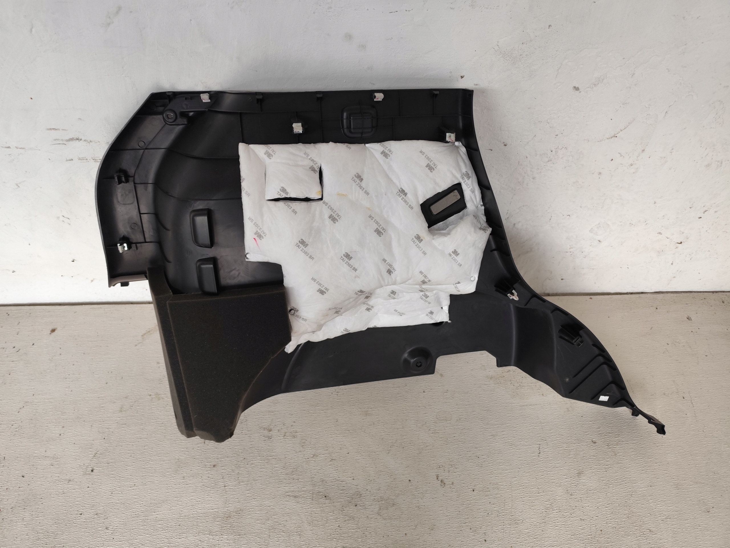 SSANGYONG TIVOLI 2016 boot upholstery right