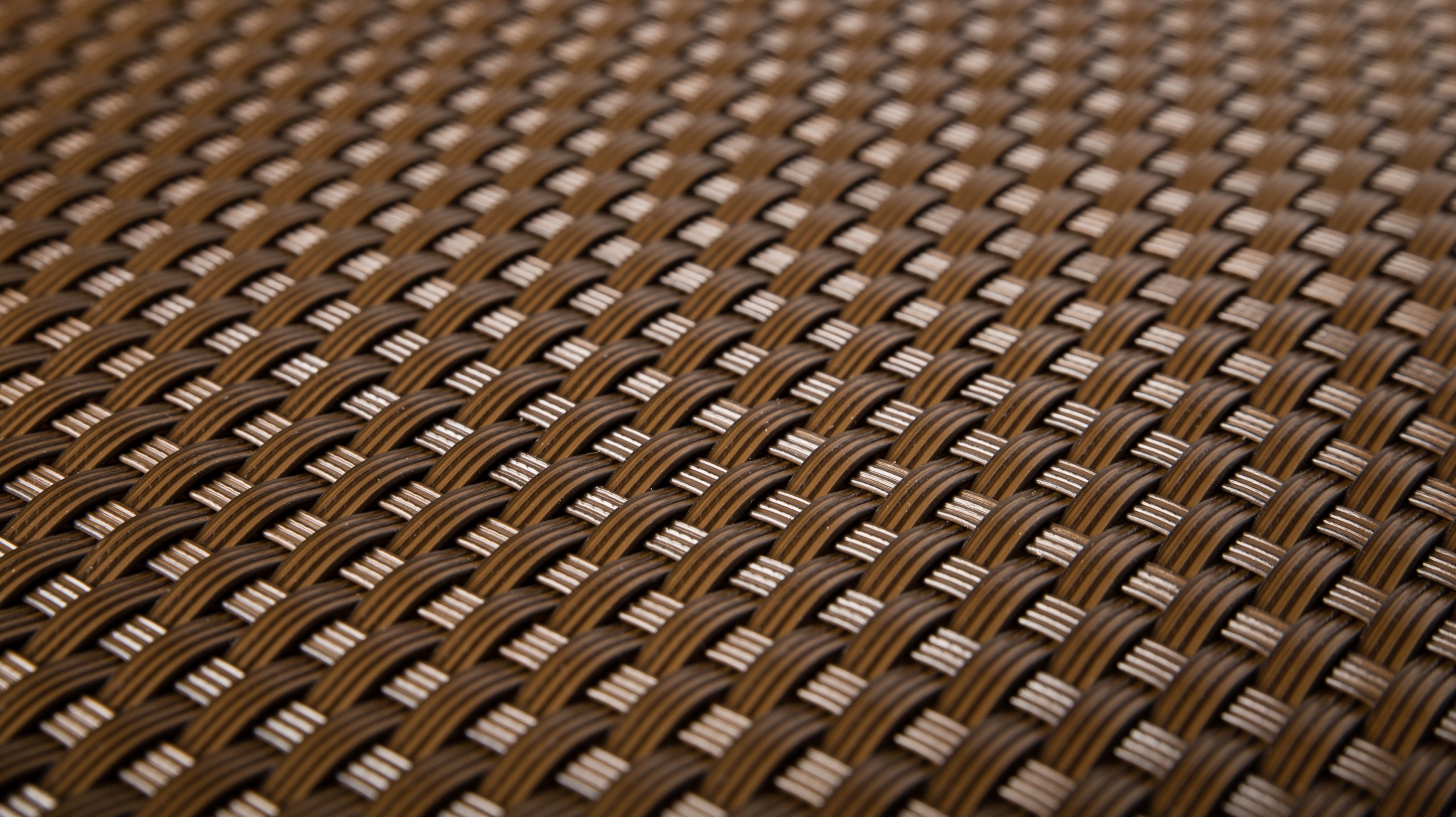 Odolná balkonová podložka technorattan 500 x 110 cm ořechová RD01 pásky