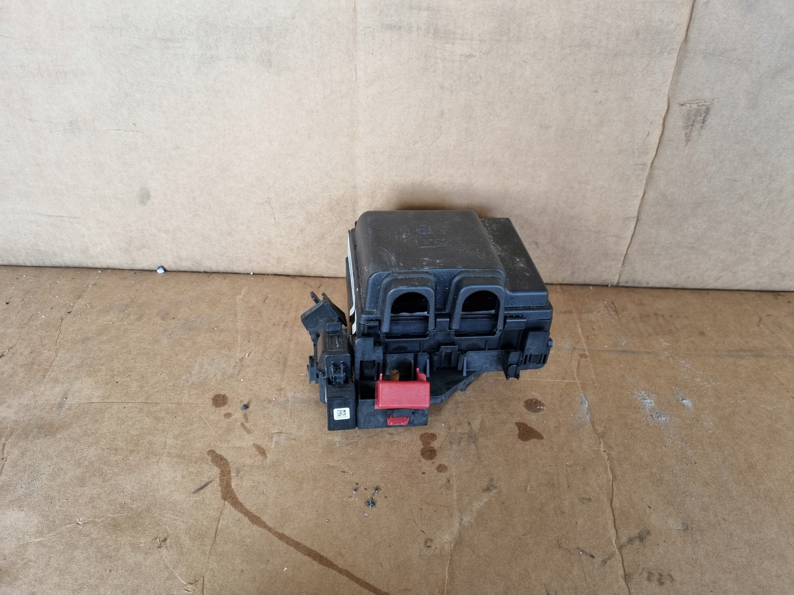 FORD KUGA MK3 2.5 HYBRID SKRZYNKA BEZPIECZNIKÓW Producent części Ford OE