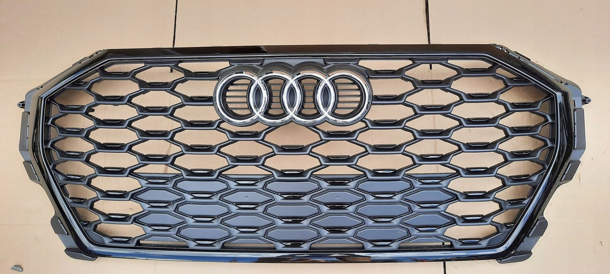 Grille AUDI Q3 SPORTBACK 2019R->