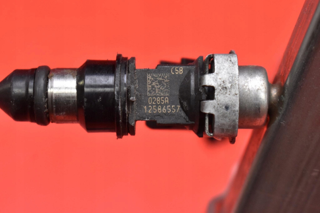 vstrekovacia rampa trysky 12586557 BUICK RENDEZVOUS 3.5 V6 195 KM 01-07