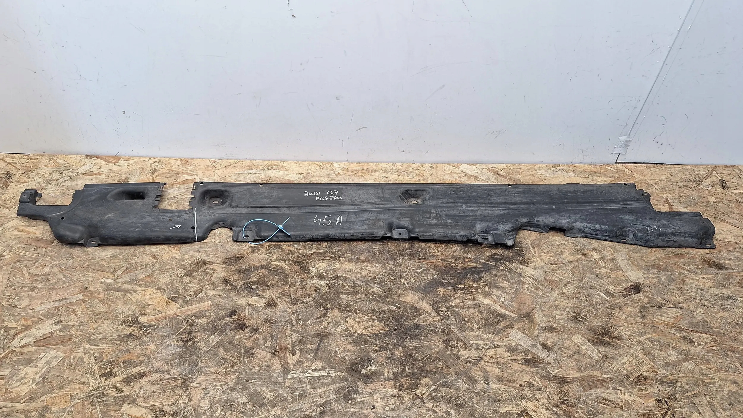 cover chassis right 7L8825212D Audi Q7