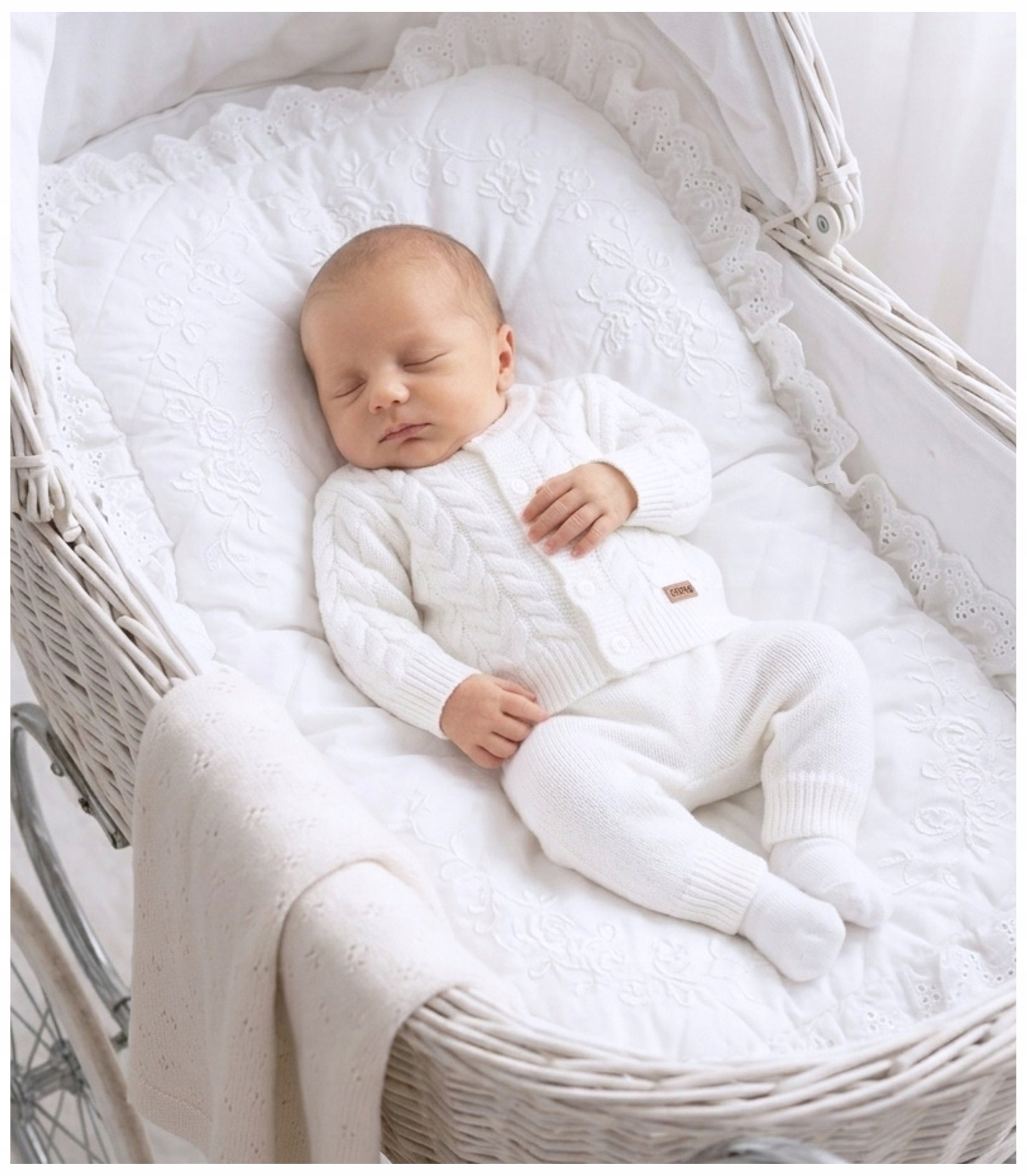 Komplet Niemowlęcy Dzianinowy 3w1 Sweterek Spodnie i Body Chrzest 68 2479