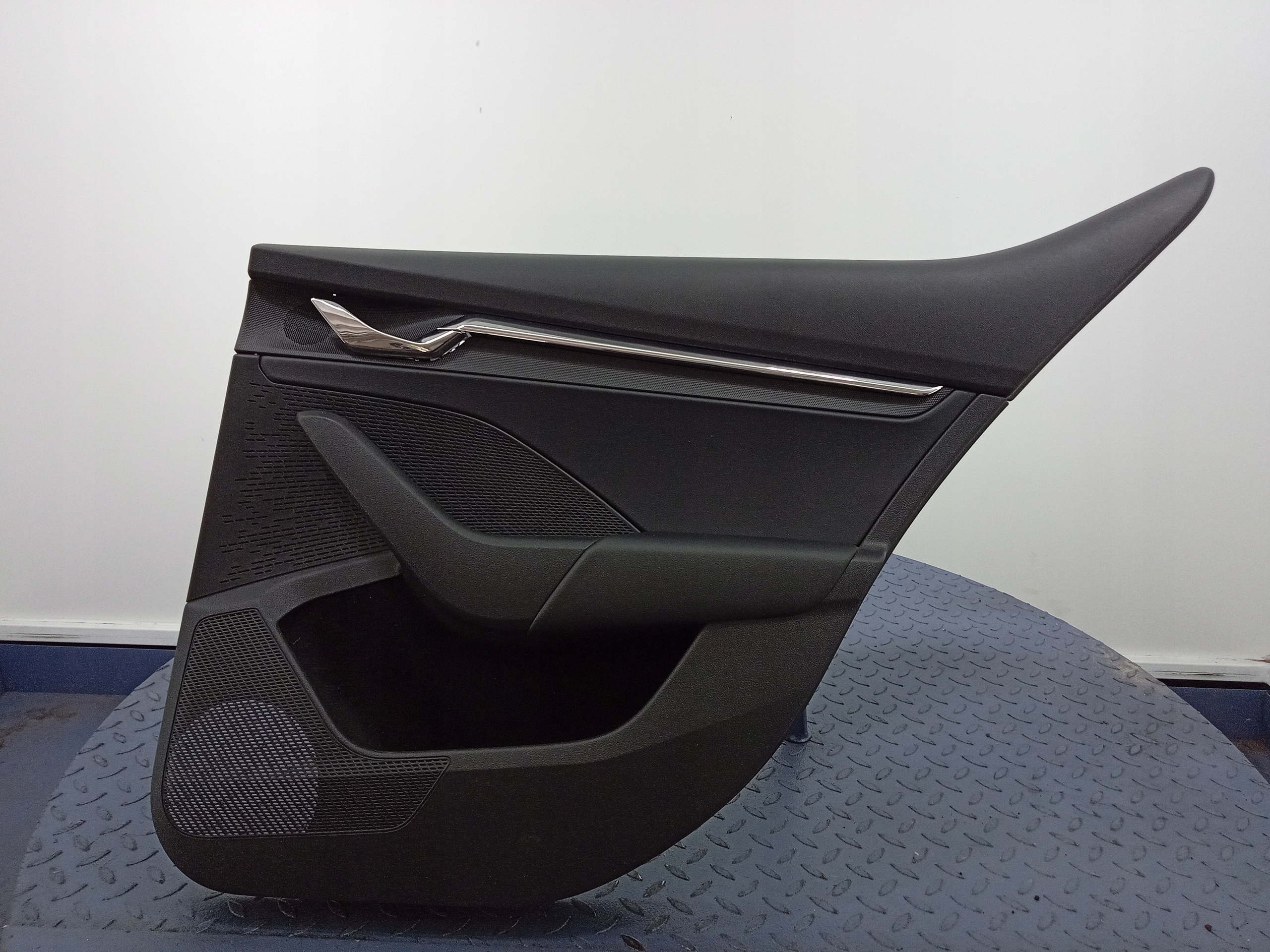 OCTAVIA IV HB BOCZEK TAPICERKA DRZWI TYŁ PRAWA