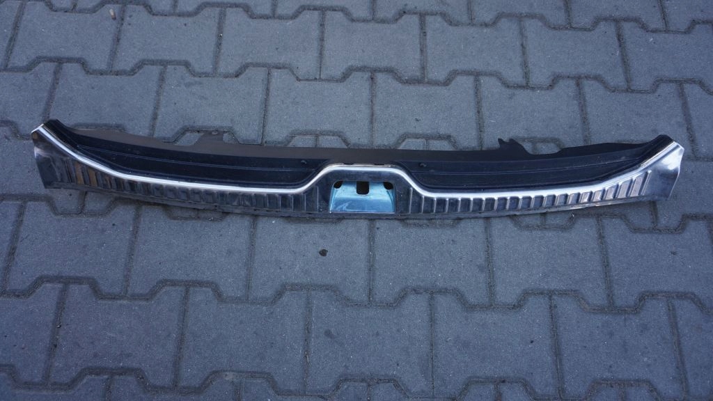 VOLVO XC60 - moulding cover supports boot