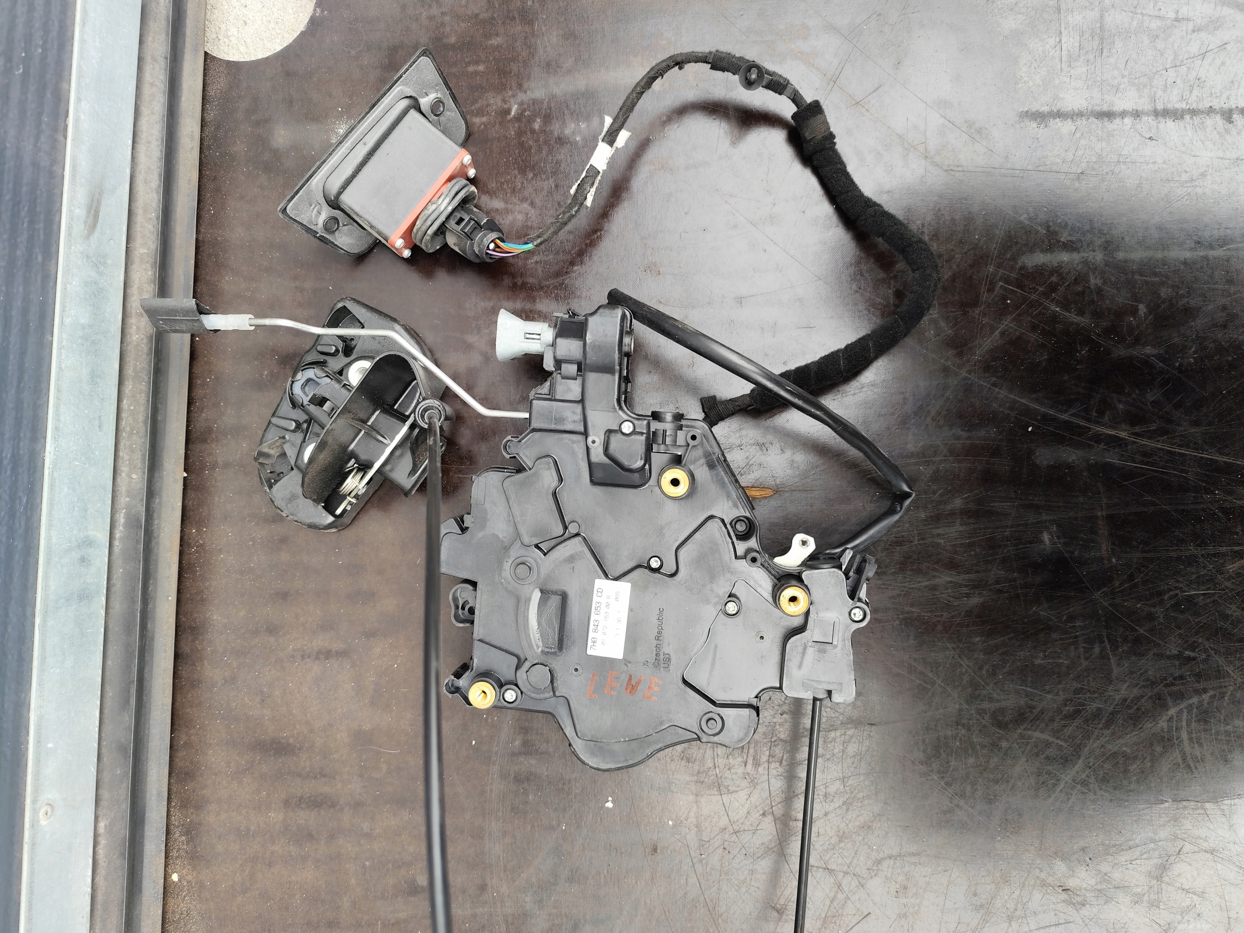 VW T5 lock door of the sliding left 7H0843653CD