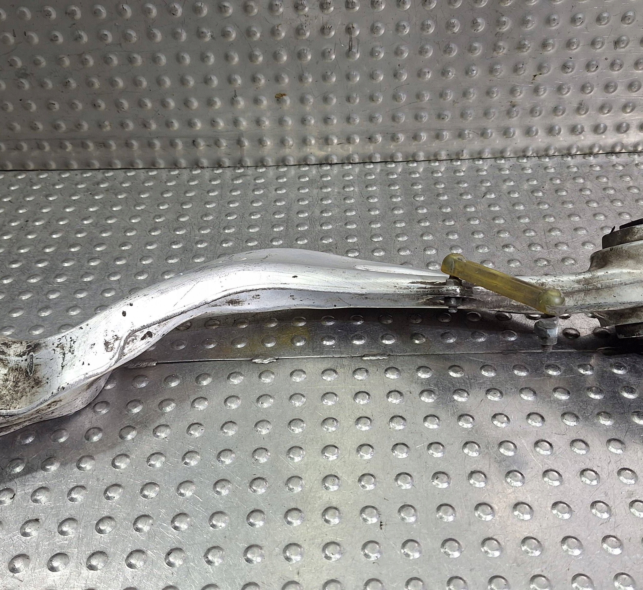 rameno pravý předek 6770686 BMW E60 E61 XDRIVE