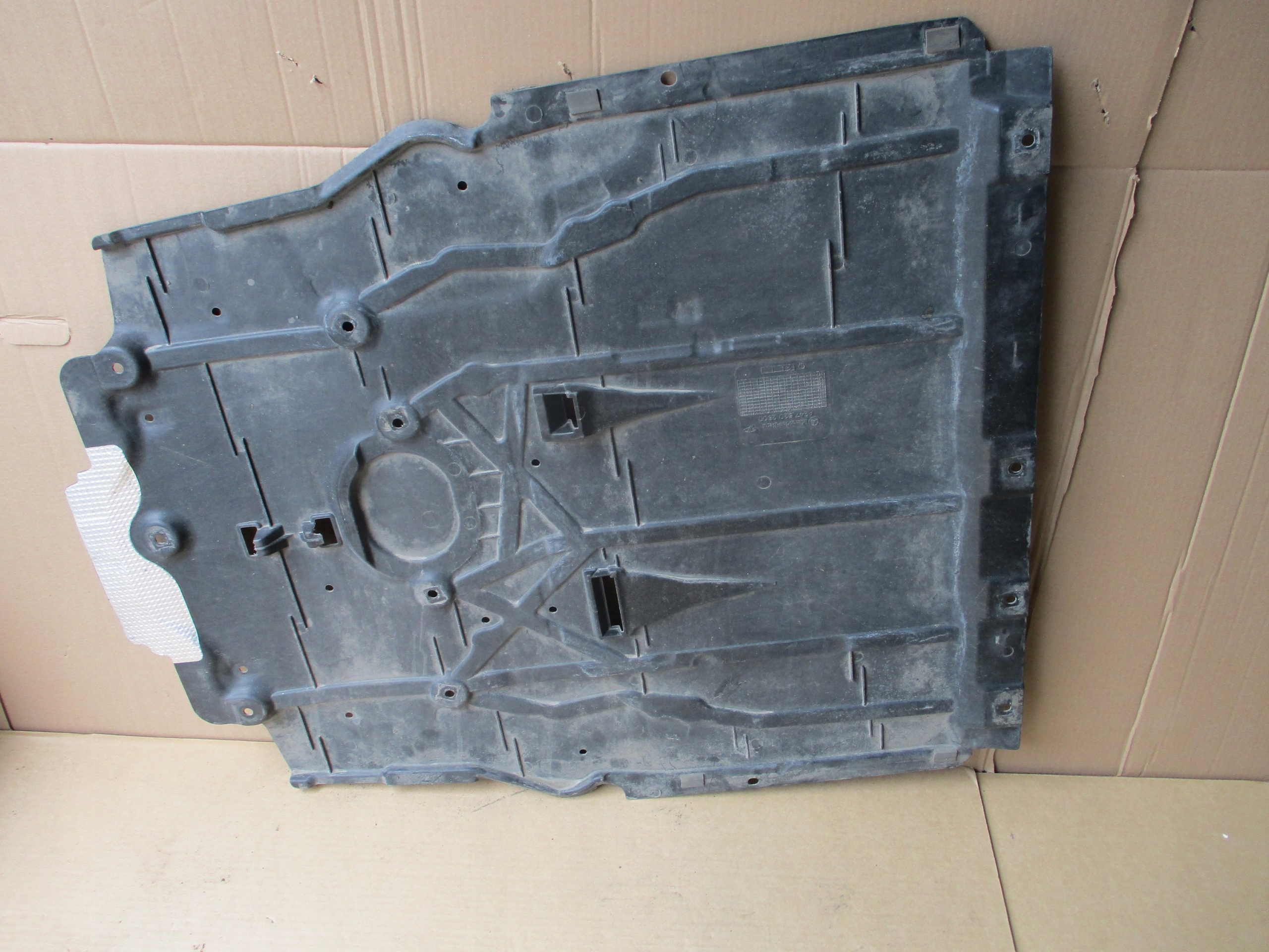 OSŁONA PŁYTA POD SILNIK MERCEDES W177 W247 CLA C118 W118 A2475202600 Typ samochodu Samochody osobowe