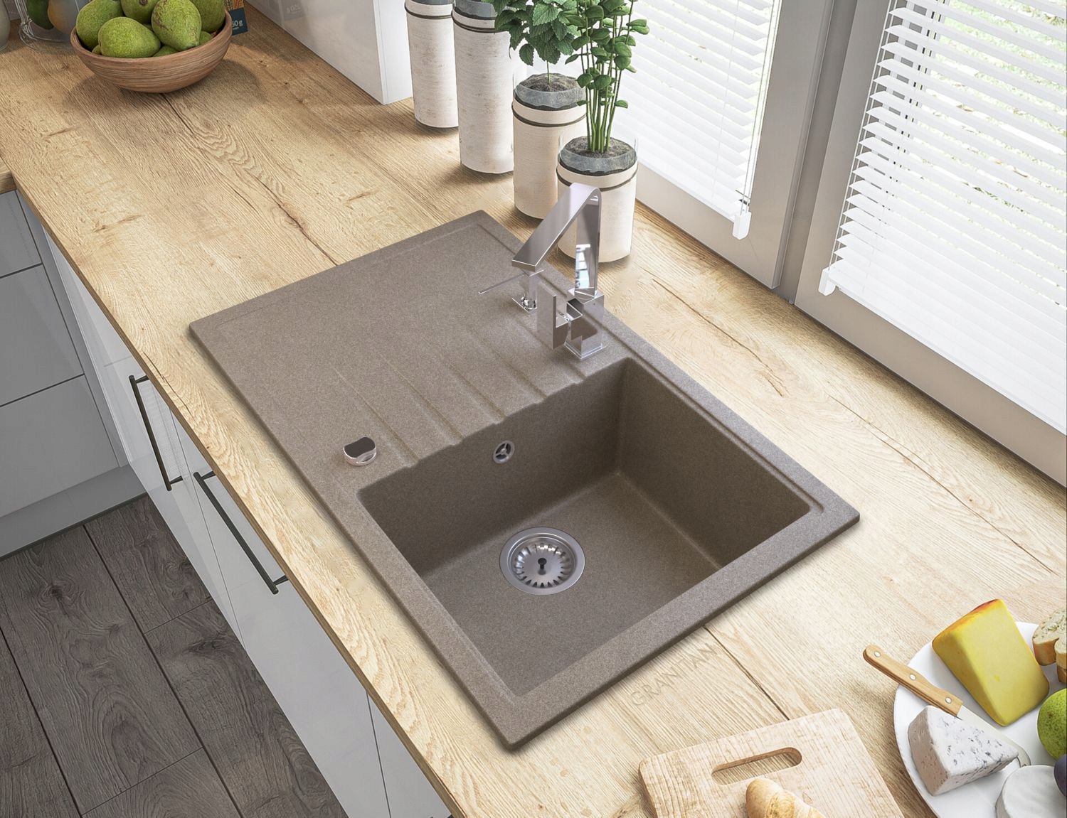 DOZOWNIK CHROM PŁYNU MYDŁA DO ZLEW KWADRATOWY Wysokość pojemnika 21.4 cm