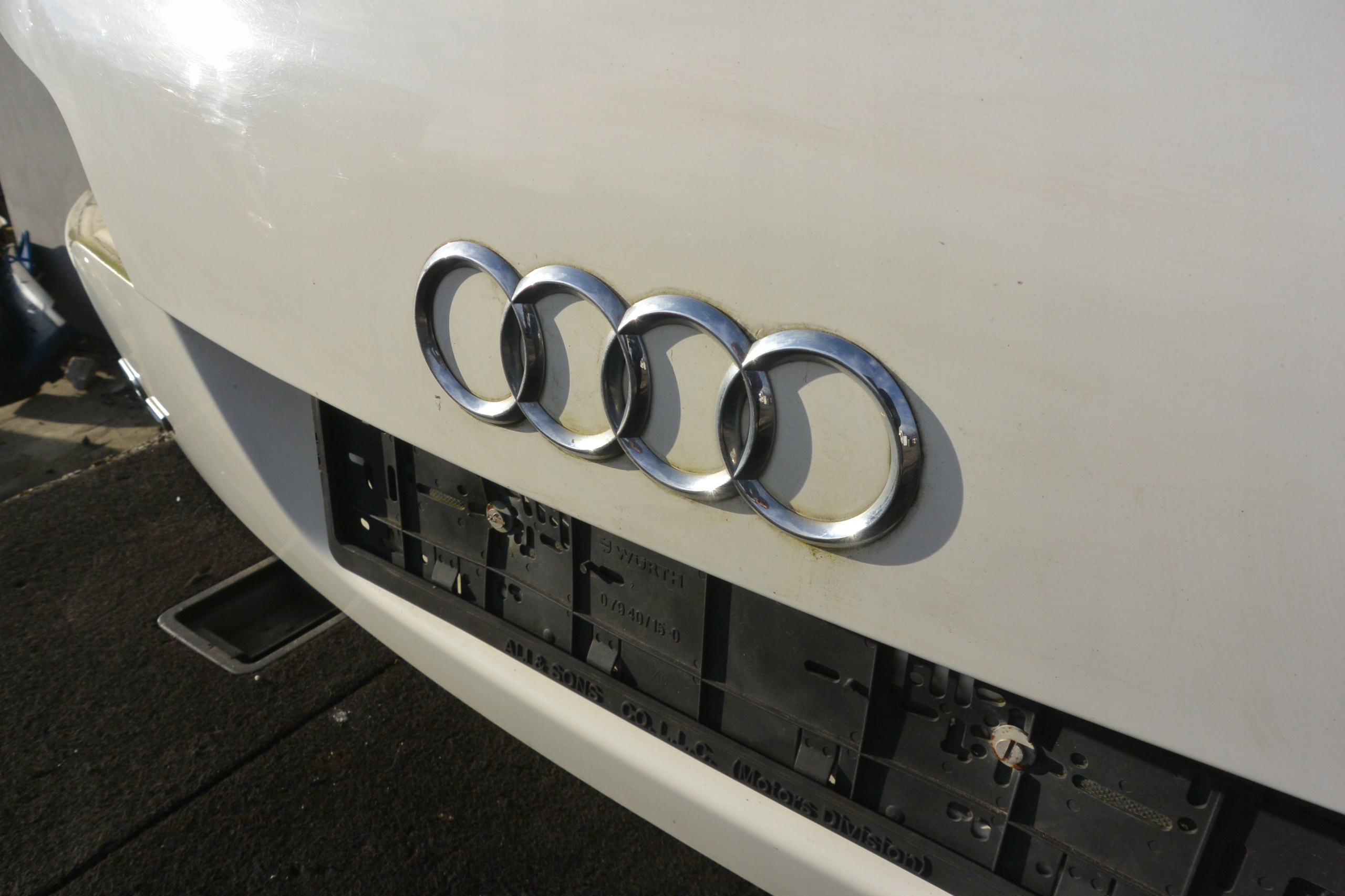 AUDI Q7 4L trunk door boot LR9A window