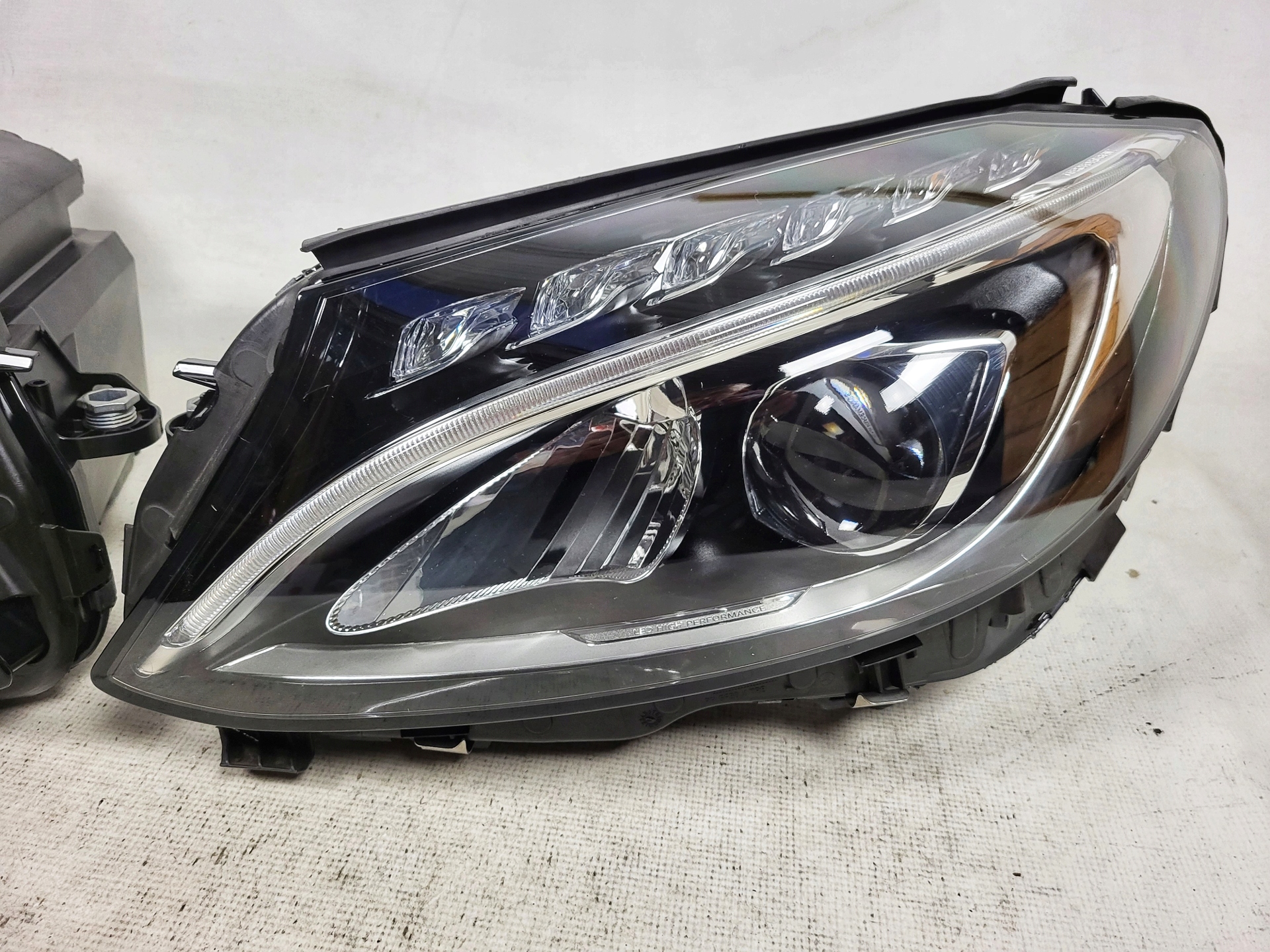 MERCEDES C- klasa W205 LED HIGH PERFORMANCE F-V.AT Producent części Automotive Lighting