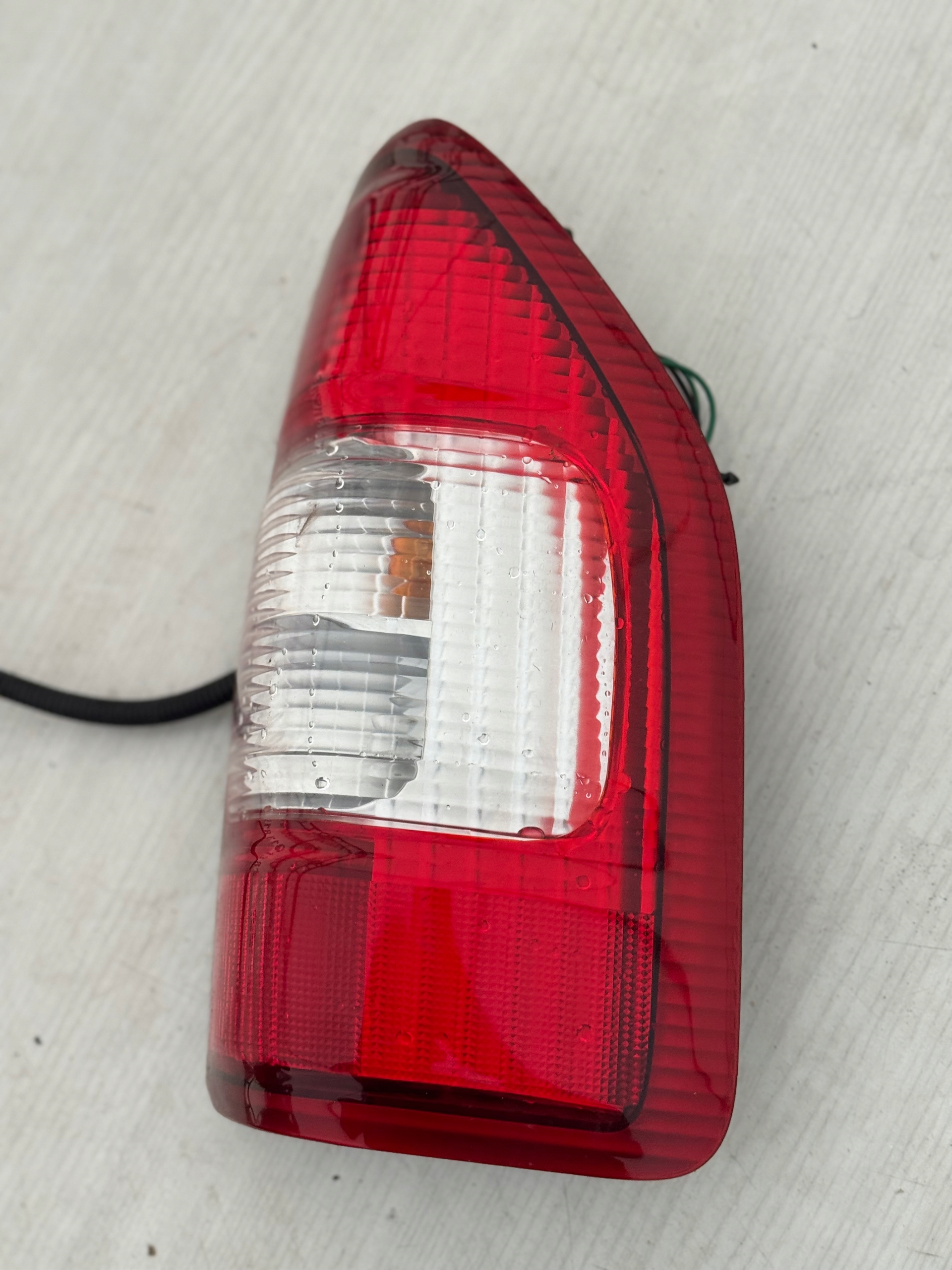 light right rear ISUZU D-MAX and 02-07 bdb
