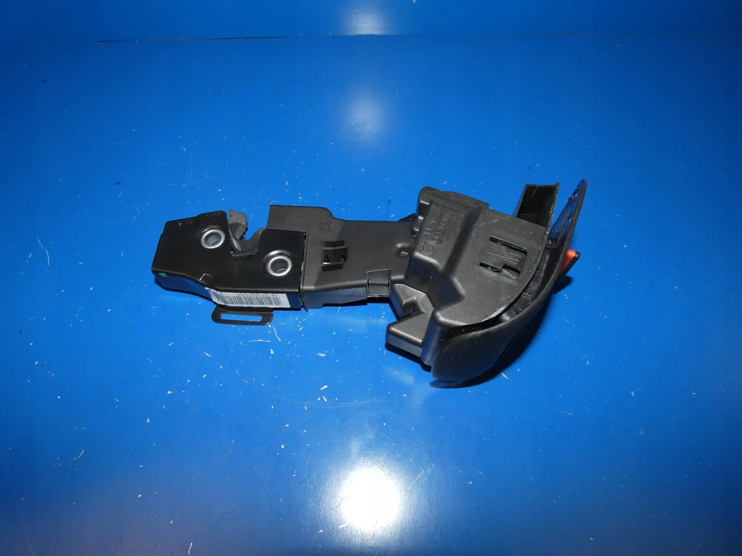 BMW X5 E70 lock OPARCIA KANAPY left rear part rear