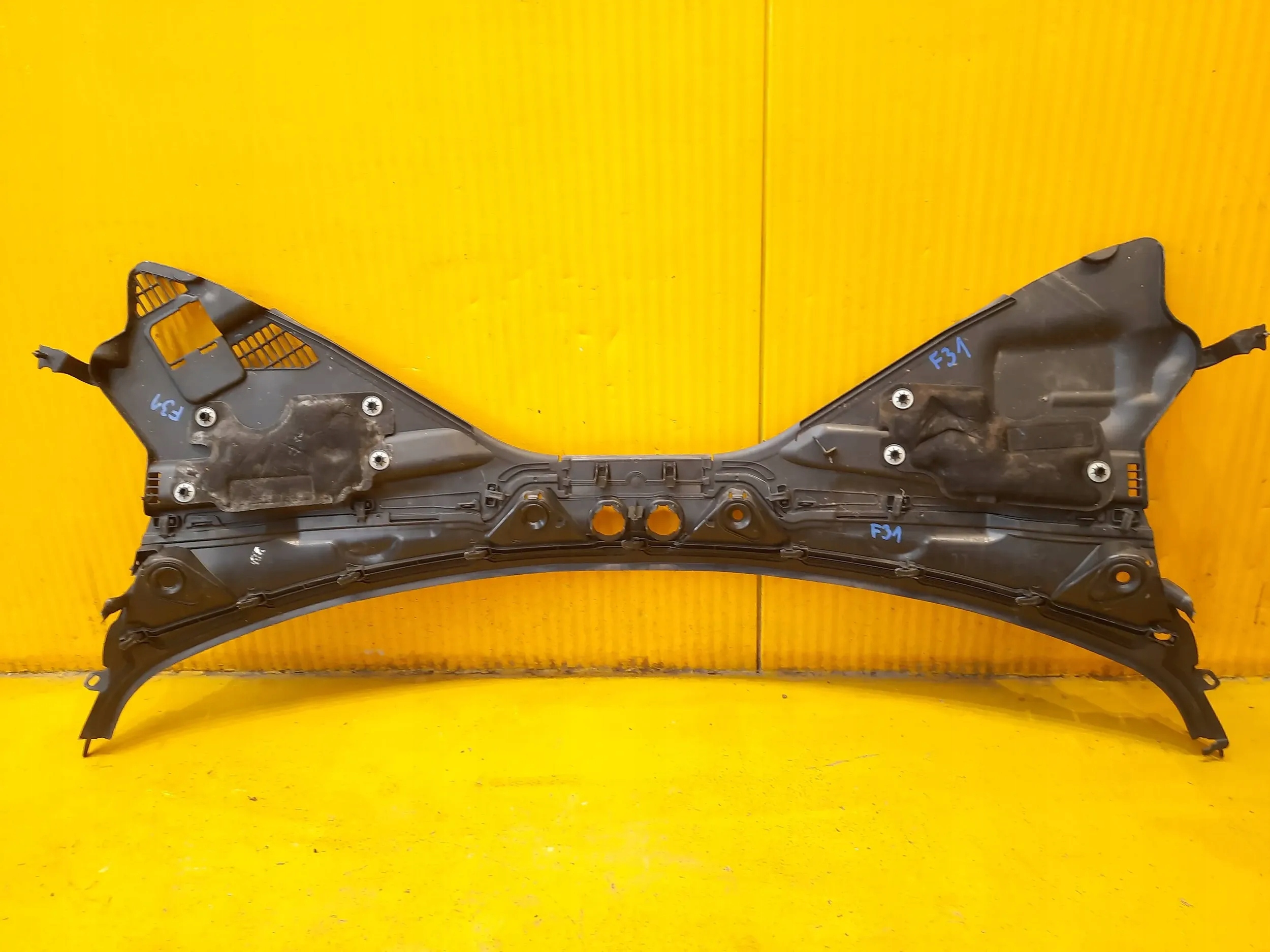 BMW 3 F30 F31 PODSZYBIE 7258177 Producent części BMW OE