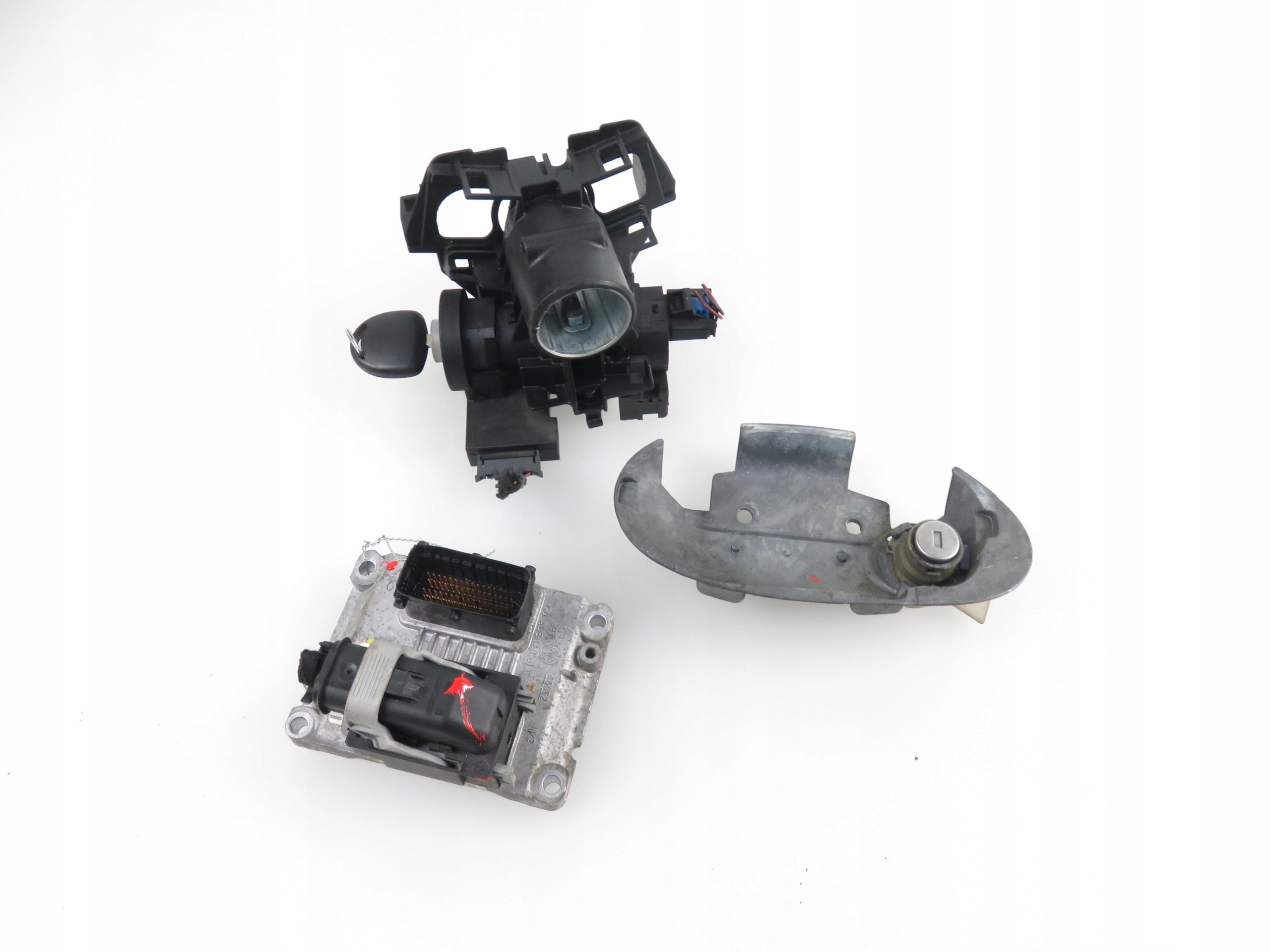 КЛЮЧ ЗАПАЛЮВАННЯ ДРАЙВЕР CORSA C 1.2 13144390 55352622