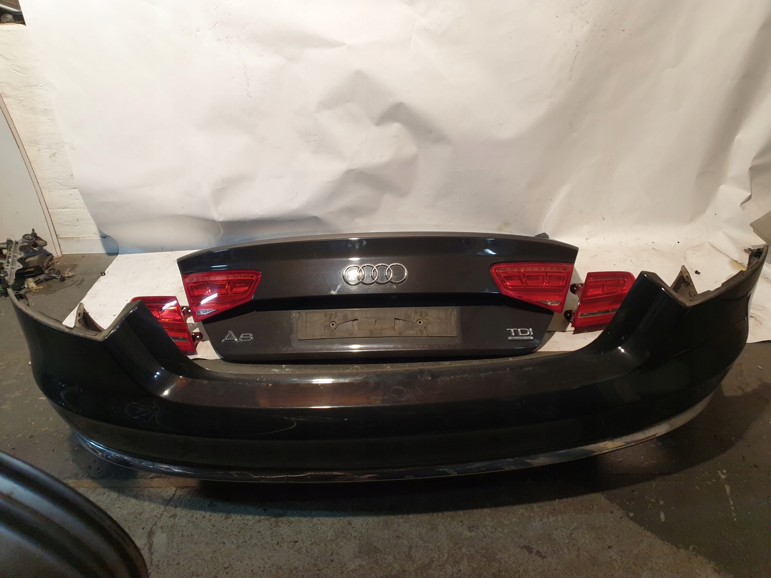 TYL KOMPLETNY KLAPA LAMPY ZDERZAK A8 D4 4H LX7U Producent części Audi OE