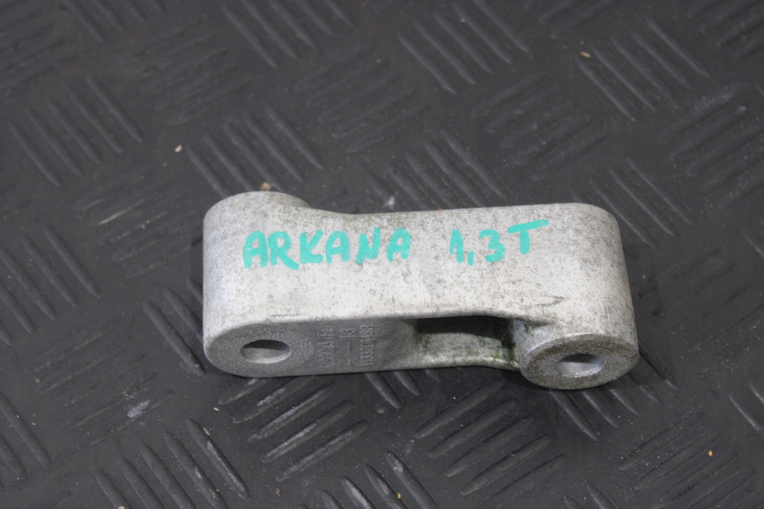 SUPPORTO STAFFA MOTORE ARKANA 113320649R