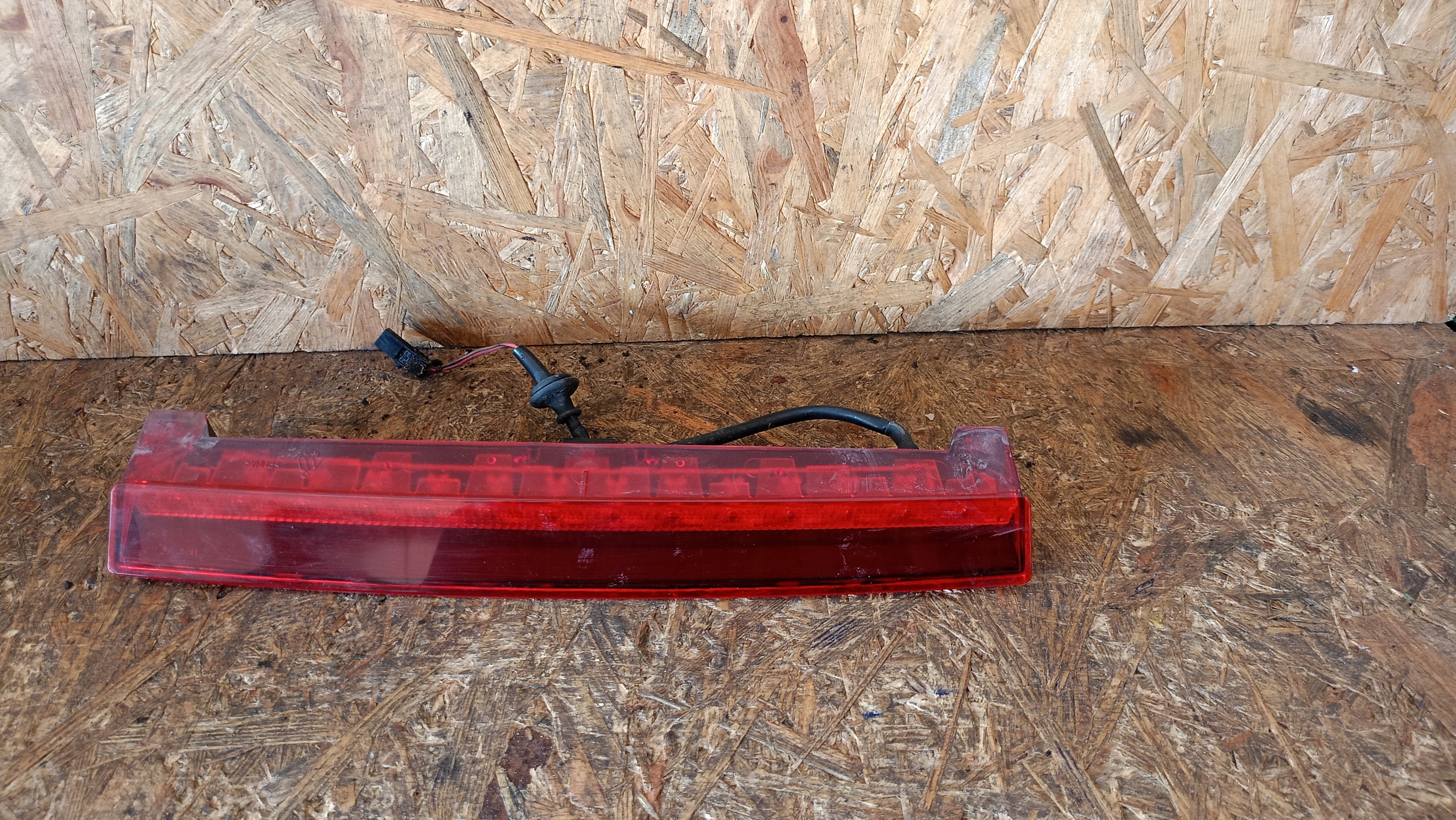 LAMPA TRZECIE ŚWIATŁO STOP SEAT IBIZA 6L 02-08 6L6945097E