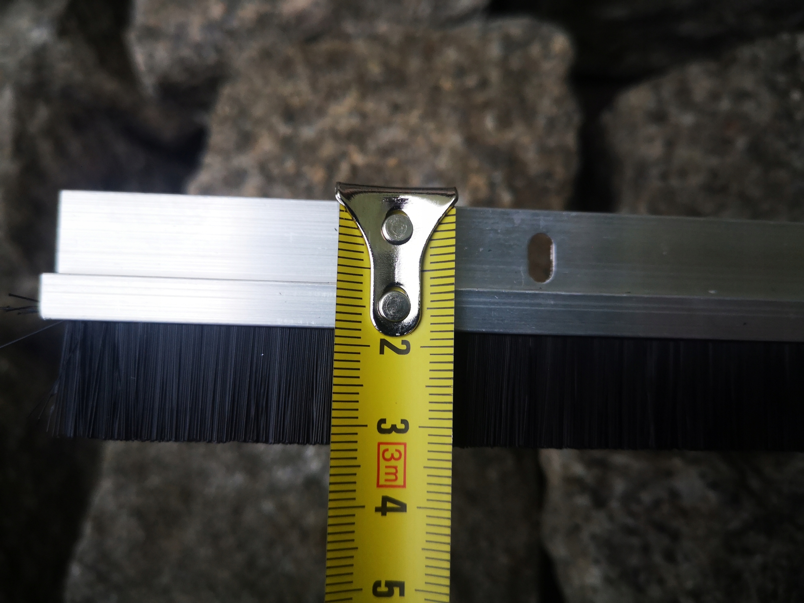 USZCZELKA SZCZOTKOWA GARAŻOWA 100CM WŁOSIE 14MM Marka inna