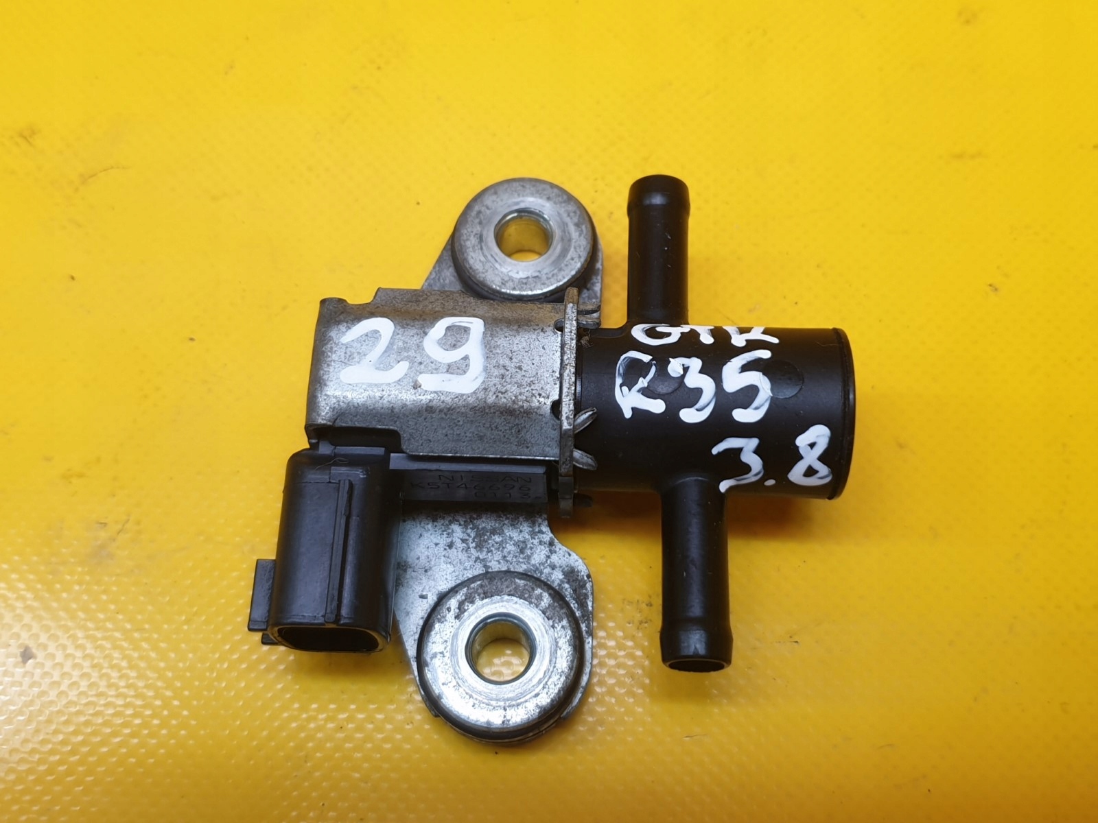 Вакуумный клапан NISSAN GT-R R35 3.8 K5T46696