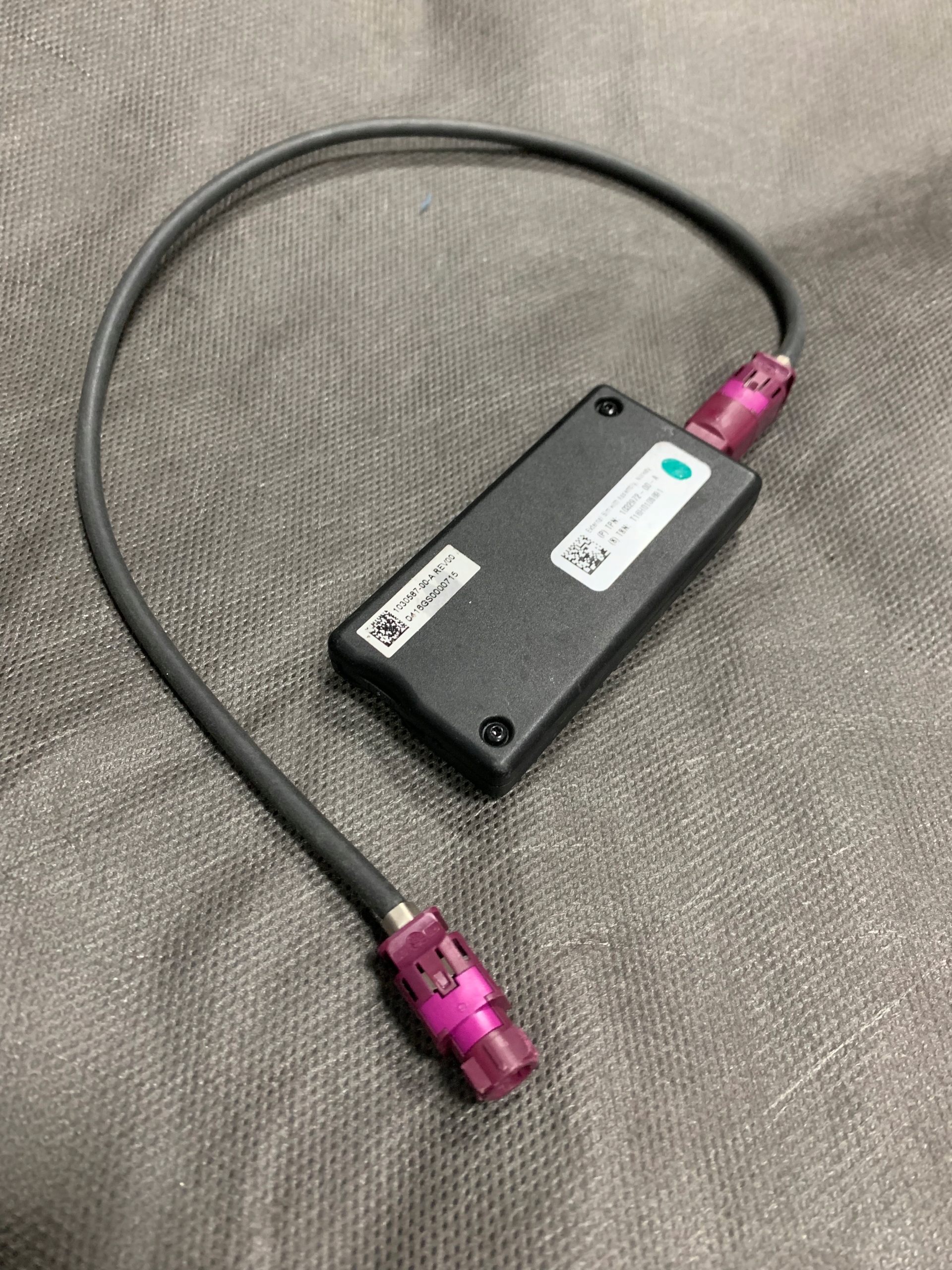 Слот для SIM-карт Tesla SX под экраном 1032972-00-A