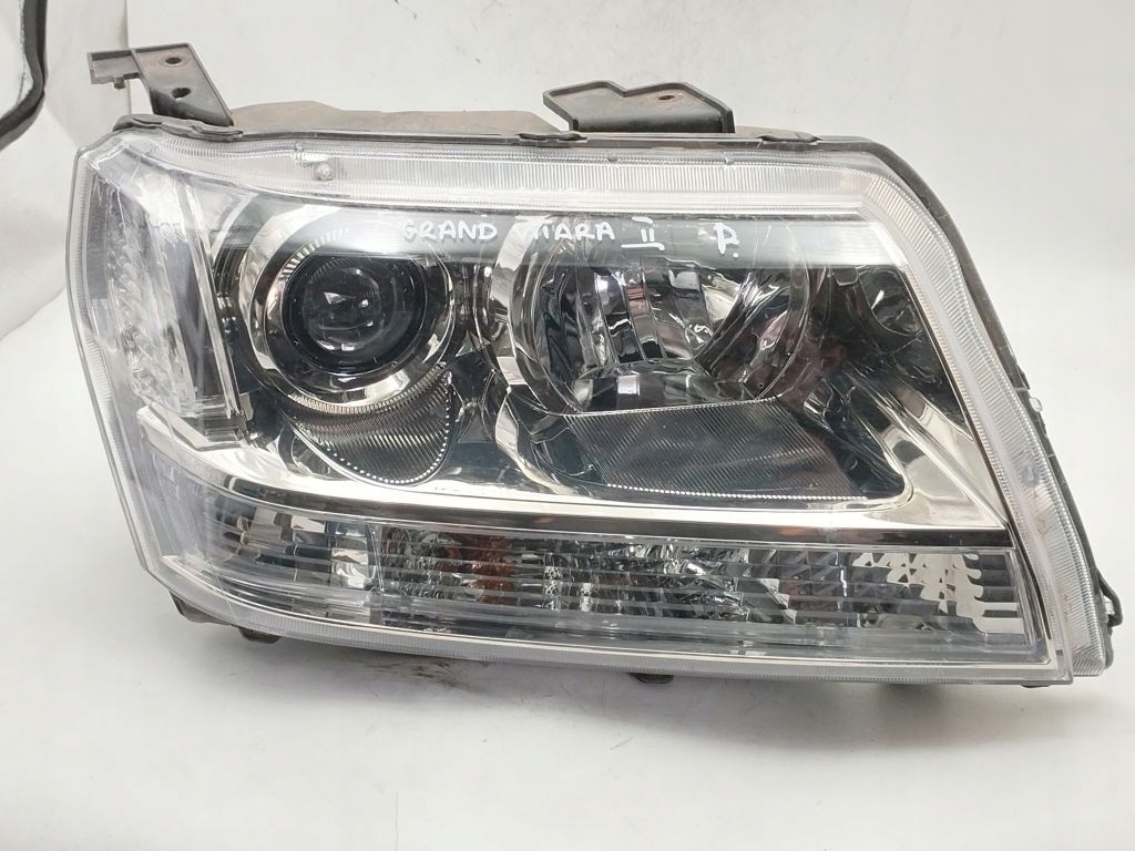 Suzuki Grand Vitara II 2 light right front front