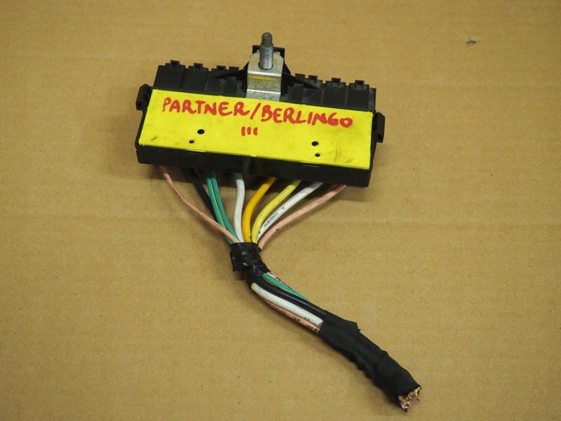 SKRZYNKA BEZPIECZNIKÓW BERLINGO III PARTNER III