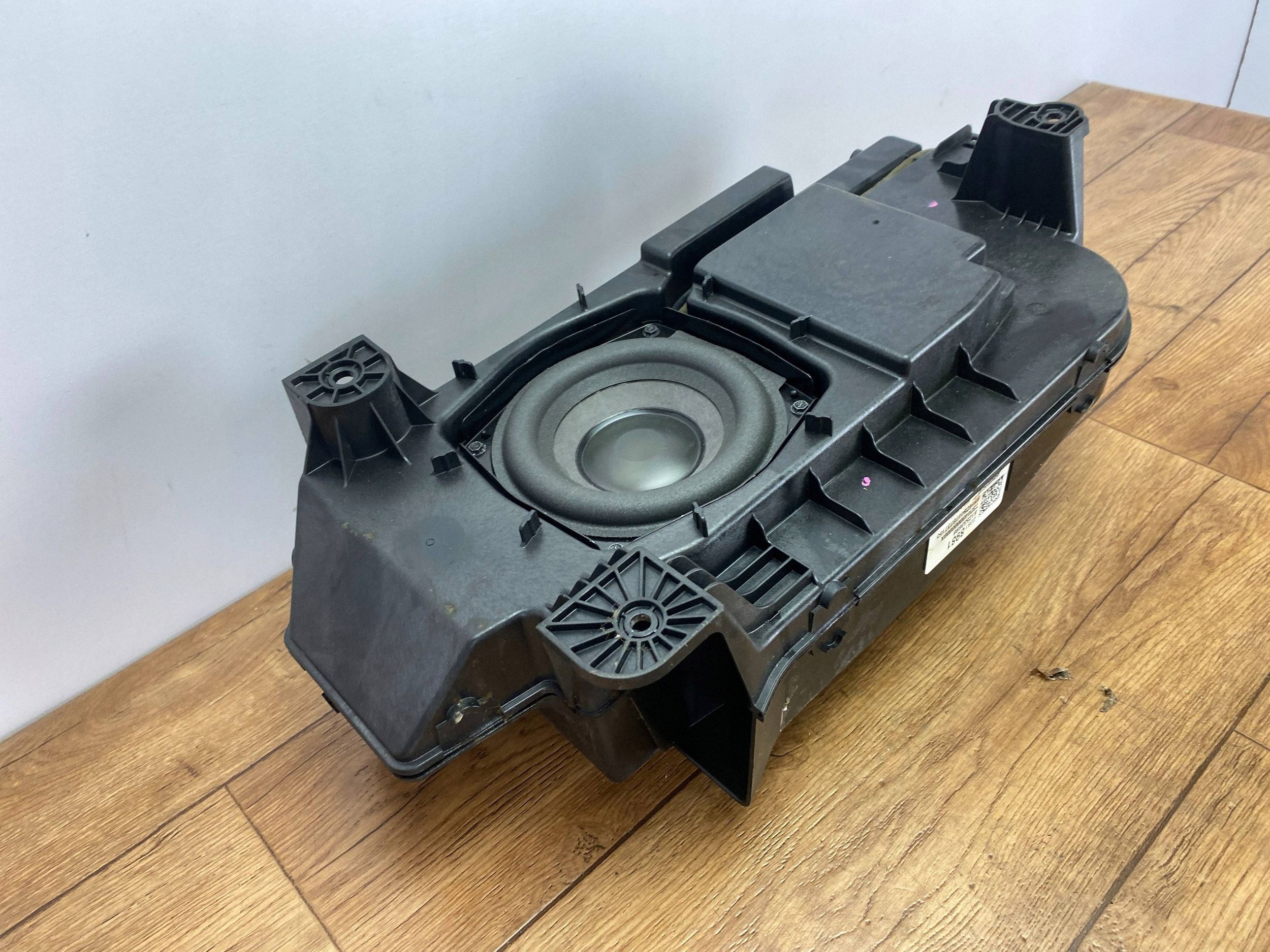 Subwoofer Cadillac Escalade IV 2015+
