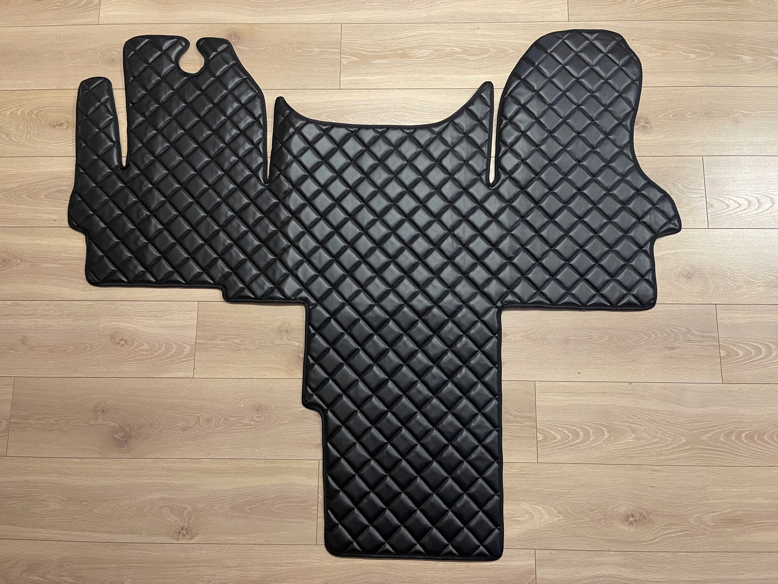 Koberec Bus Van Iveco Daily 2014-2024r. Skaj Pikovaný