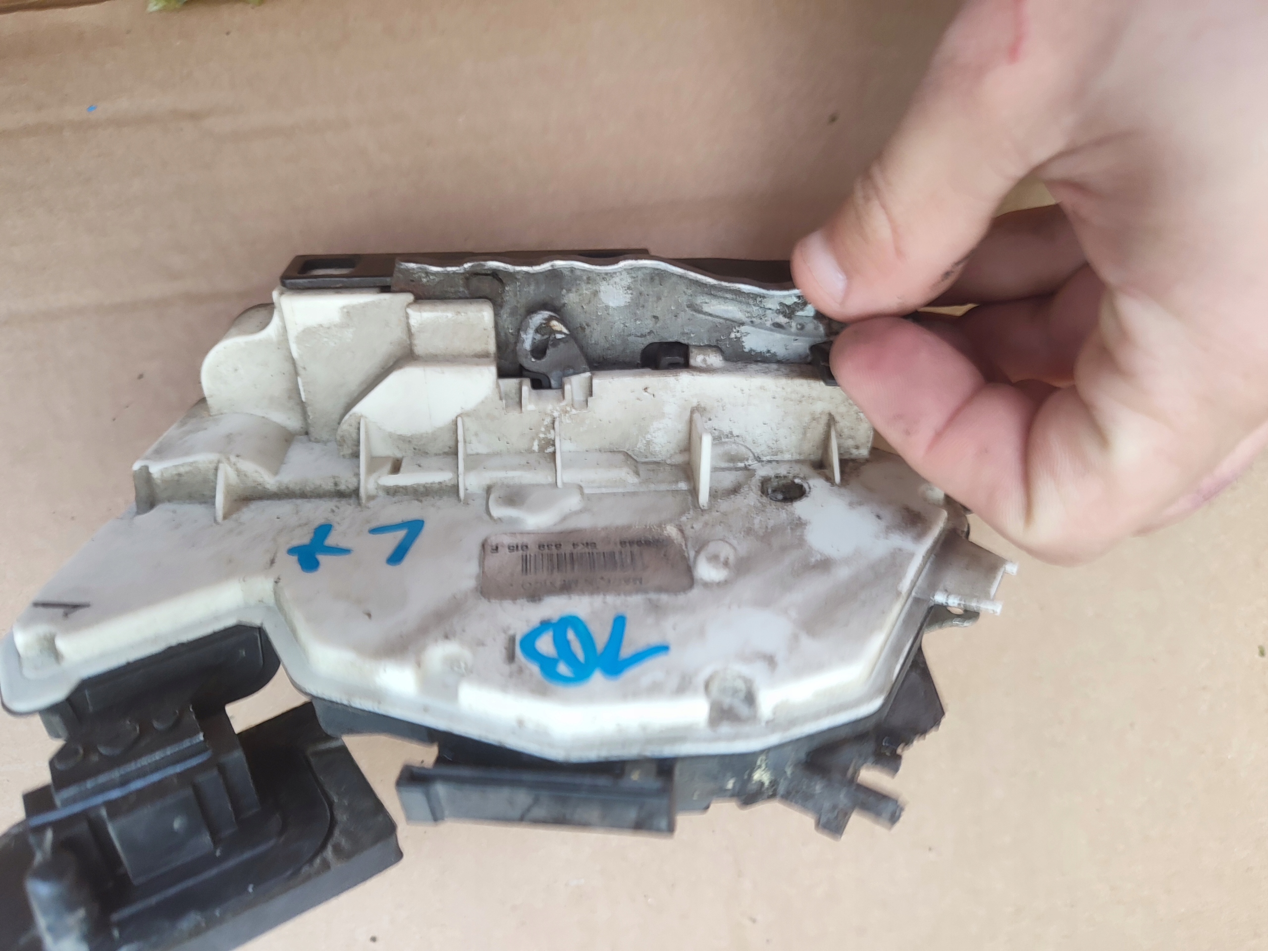 lock door left rear part rear VOLKSWAGEN 5K4839015F