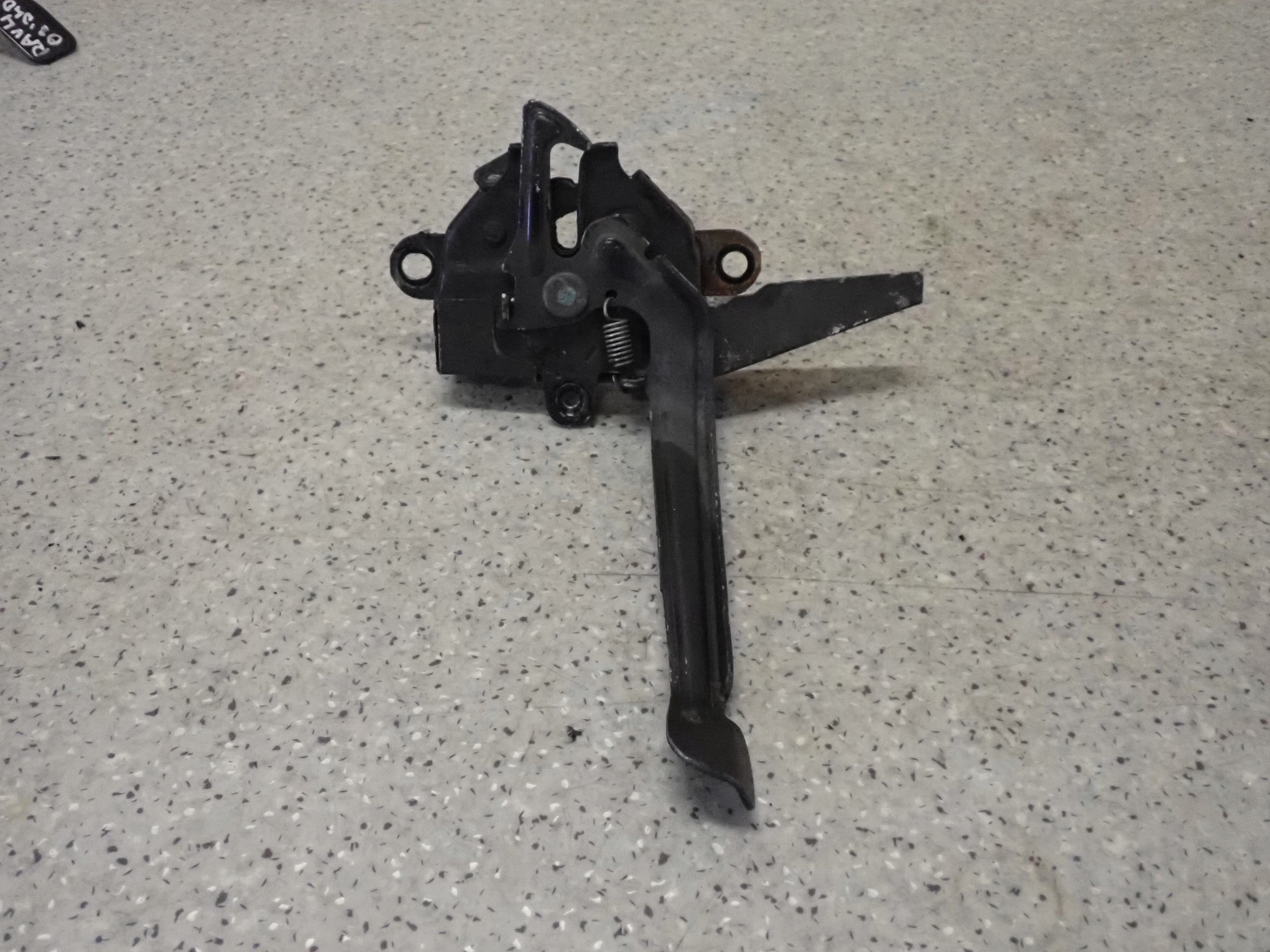 AVENSIS VERSO 02-08 ЗАМОК ОТКРЫВАНИЯ КАПОТА