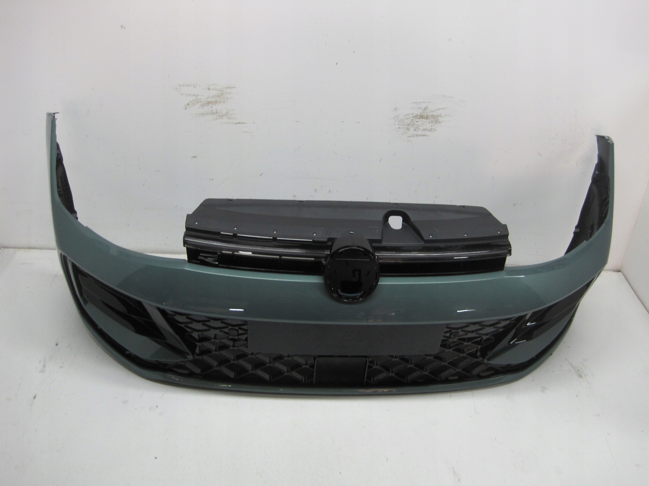 bumper VW PASSAT B9 3J0 R-LINE LED below 6 PDC below RADAR front front