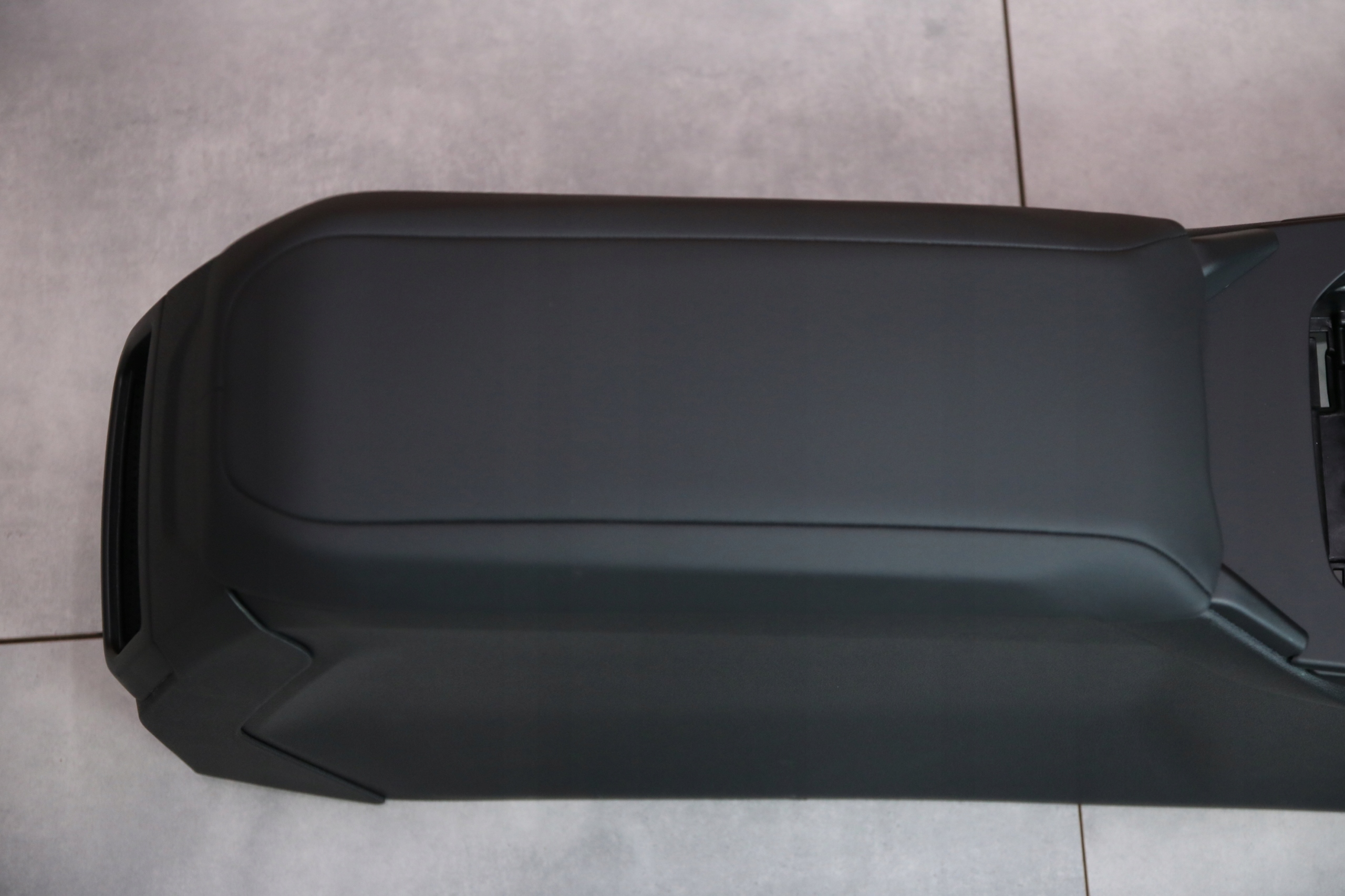 BMW 1' F70 2' F74 TUNEL central armrest black