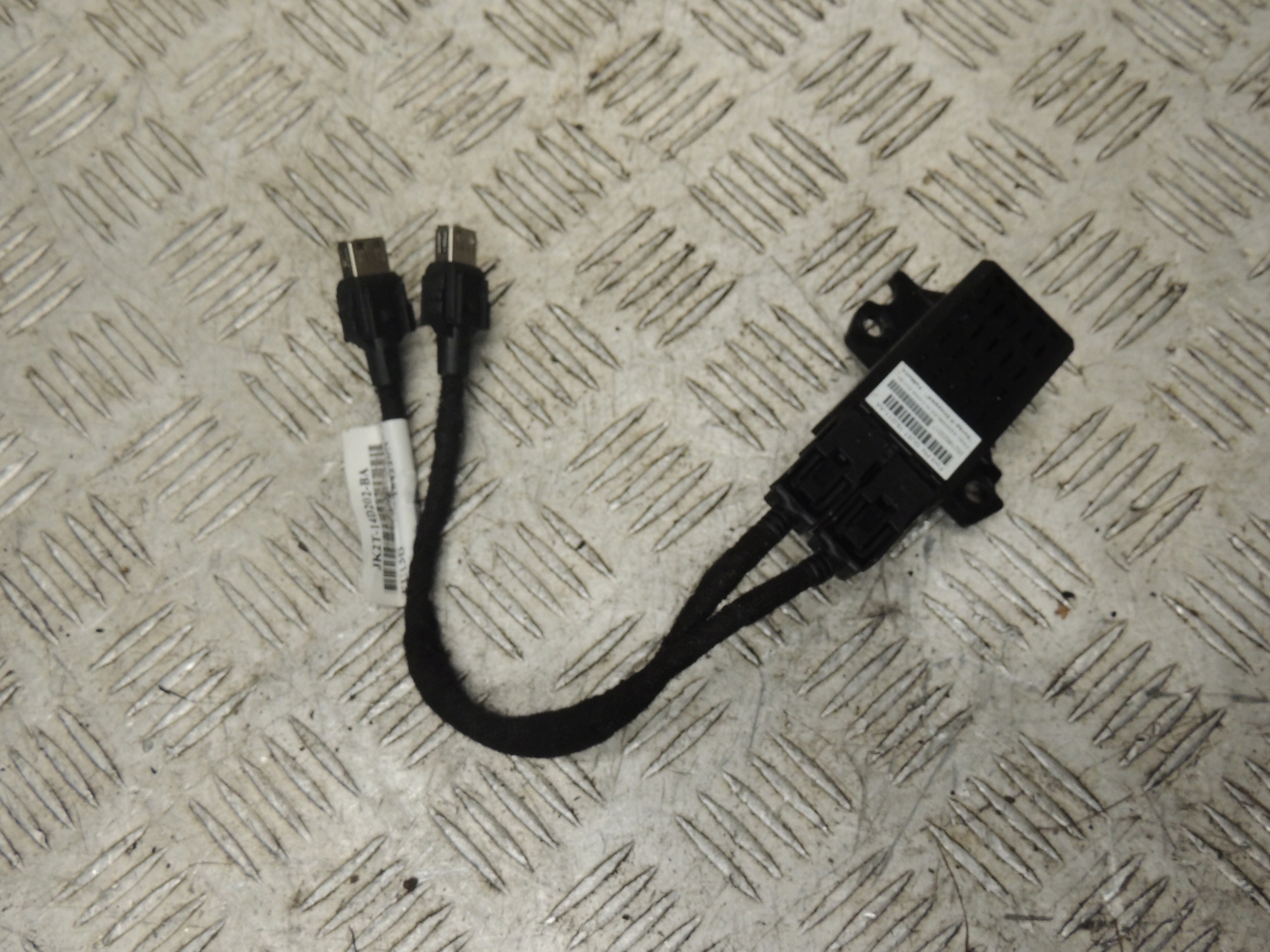 FORD TRANSIT ЗАРЯДНИЙ ПРИСТРІЙ USB GU5T-19J211-AA