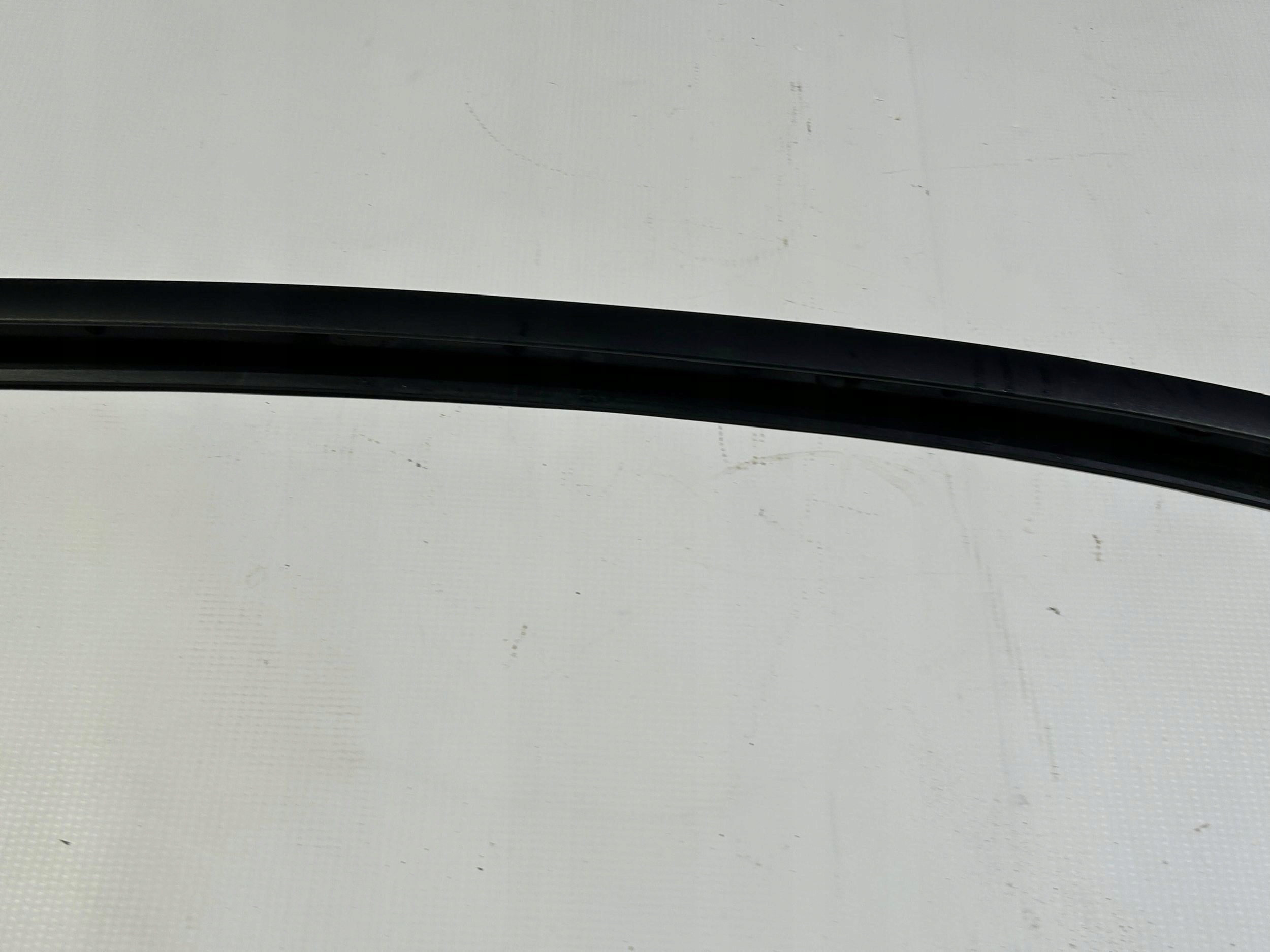 moulding windows door right Ford Mustang V 2005