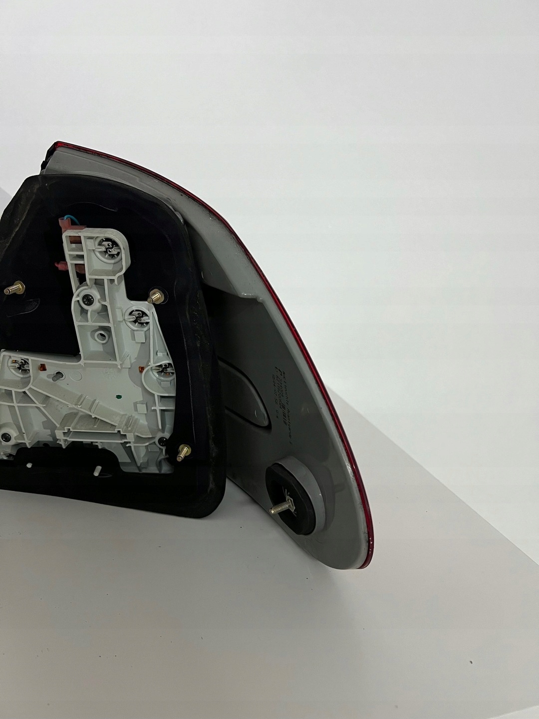 LAMPA LEWY TYŁ LEWA TYLNIA LED MERCEDES E KLASA W211 A2118200564 Strona zabudowy lewa