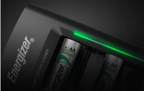 ENERGIZER ŁADOWARKA AKUMULATORKÓW R6 R3 R14 R20 9V Liczba akumulatorów ładowanych jednocześnie 4