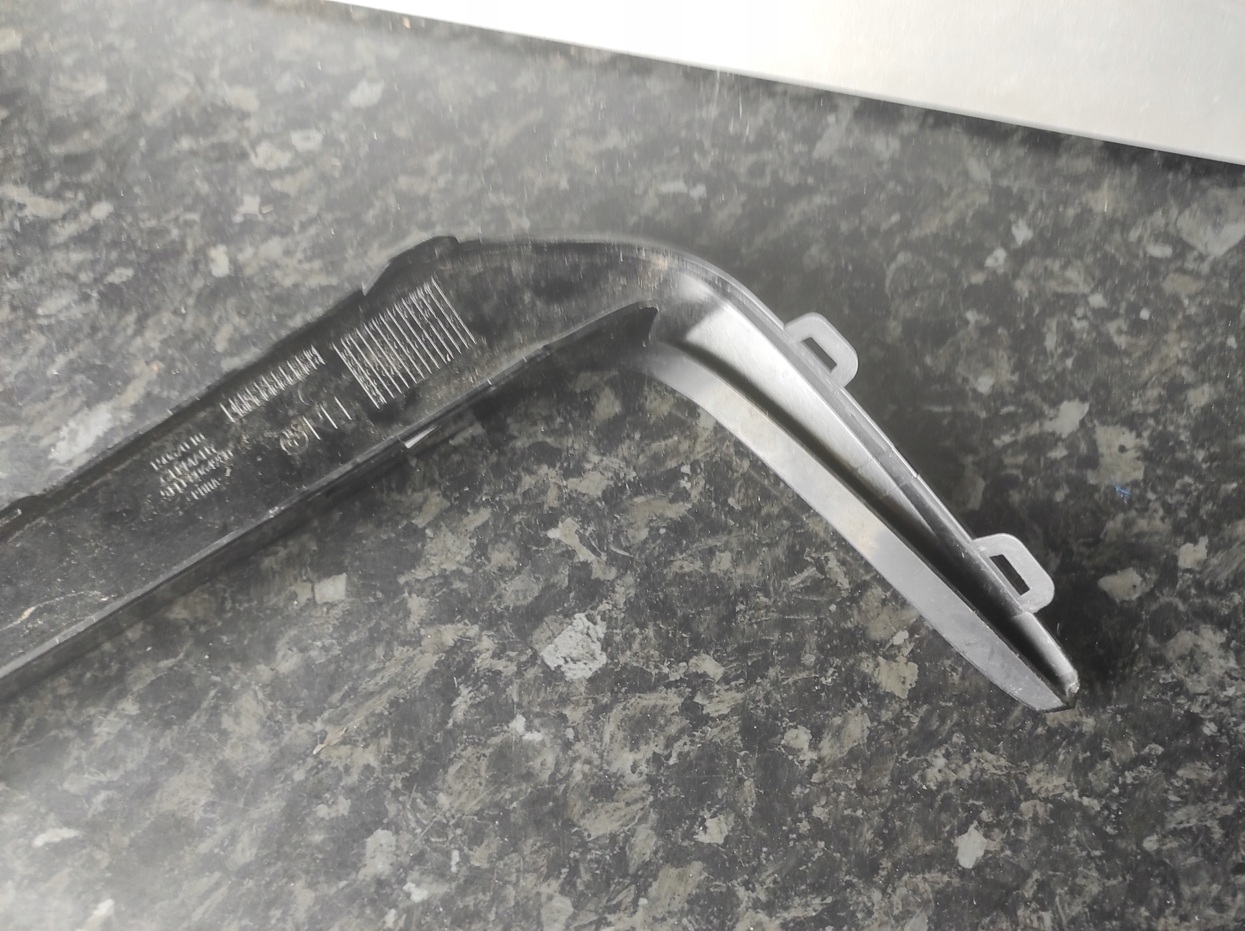 lišta nárazníku pravý předek BMW 5 G30 G31 8064980