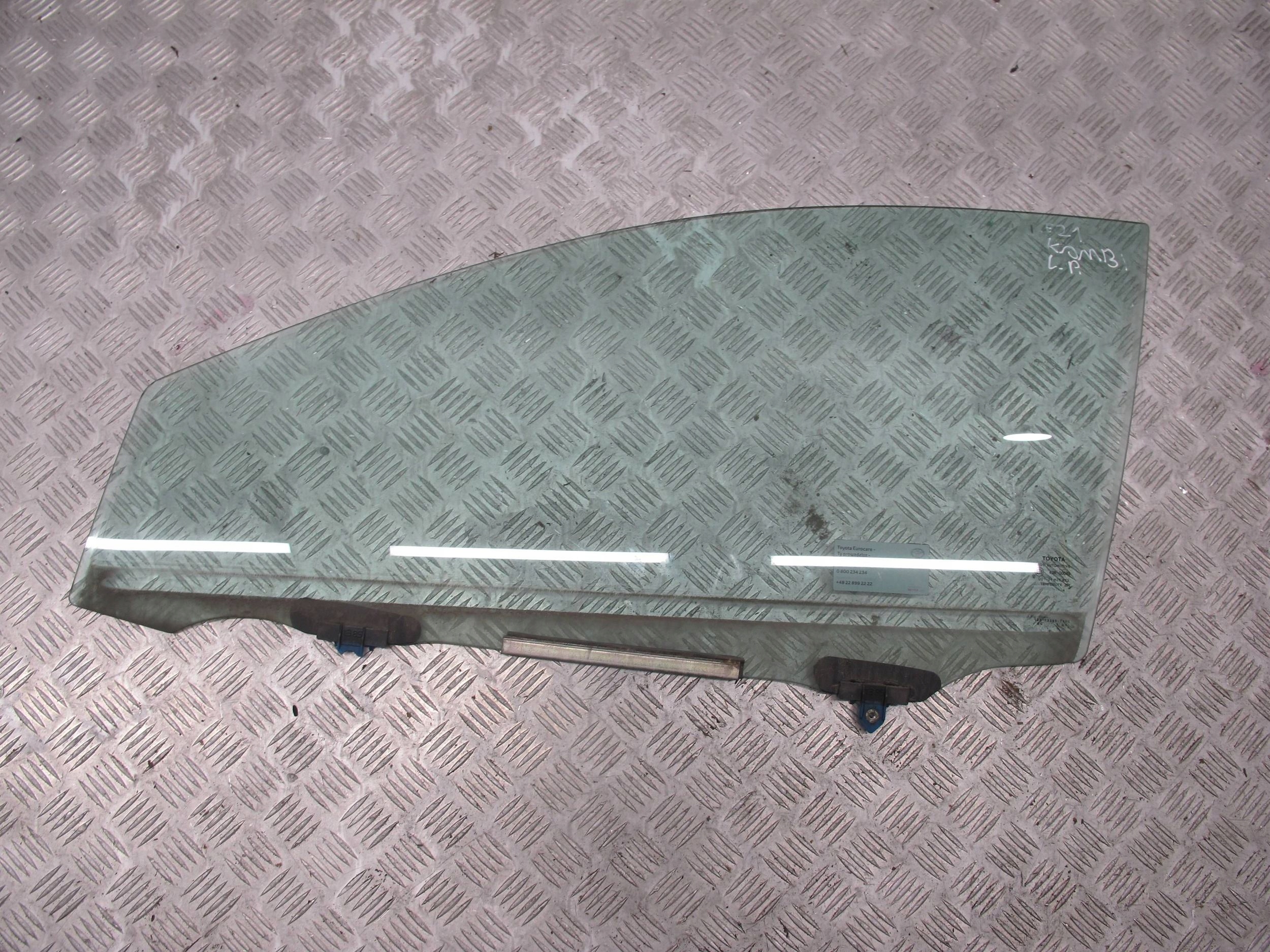 TOYOTA COROLLA E21 KOMBI SZYBA DRZWI PRZÓD PRZEDNIA LEWA 24-