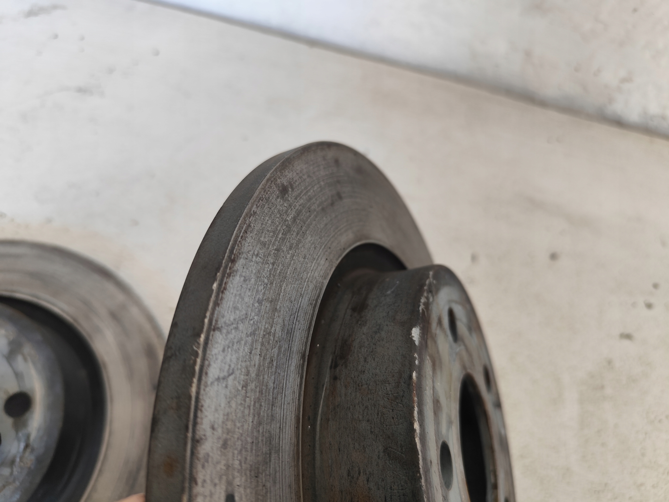 MERCEDES W177 W247 ORYGINALNE kotuče brzdové plotýnky záď 295MM